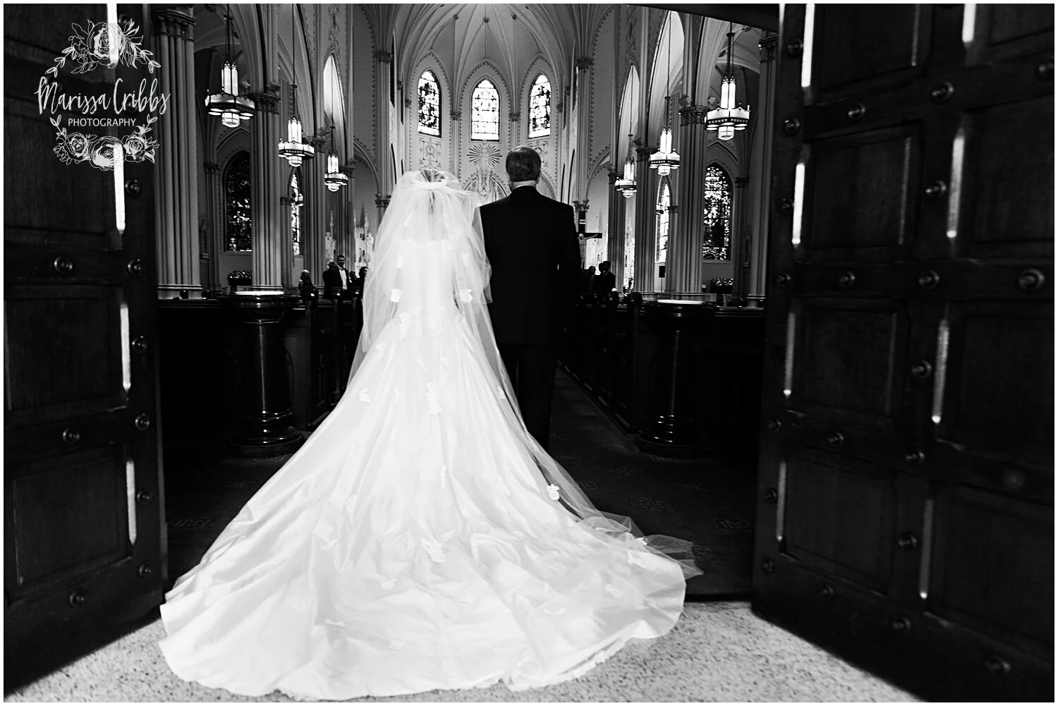 TYLER & CAROLINE MARRIED BLOG | MARISSA CRIBBS PHOTOGRAPHY | THE CARRIAGE CLUB | KANSAS CITY WEDDING PHOTOS_9219.jpg