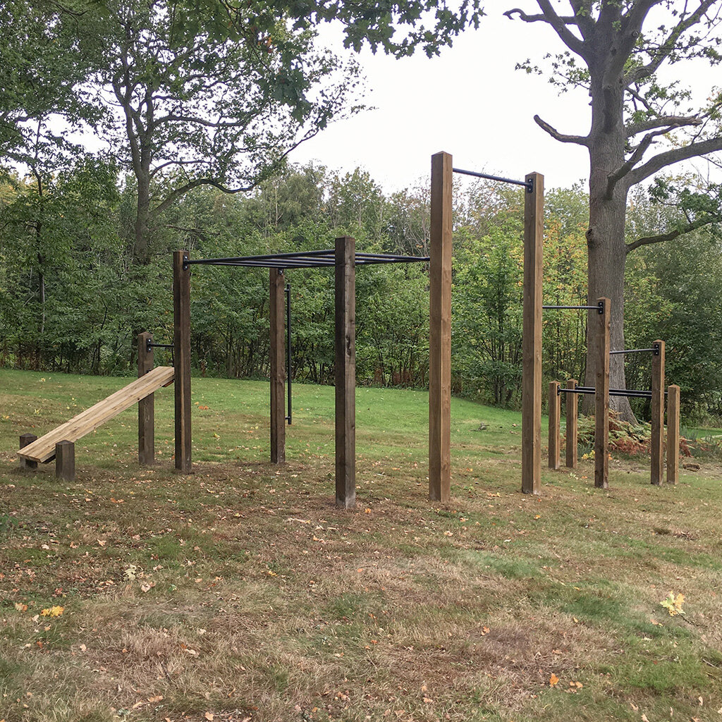 Outdoor pull up bar and fitness equipment 5