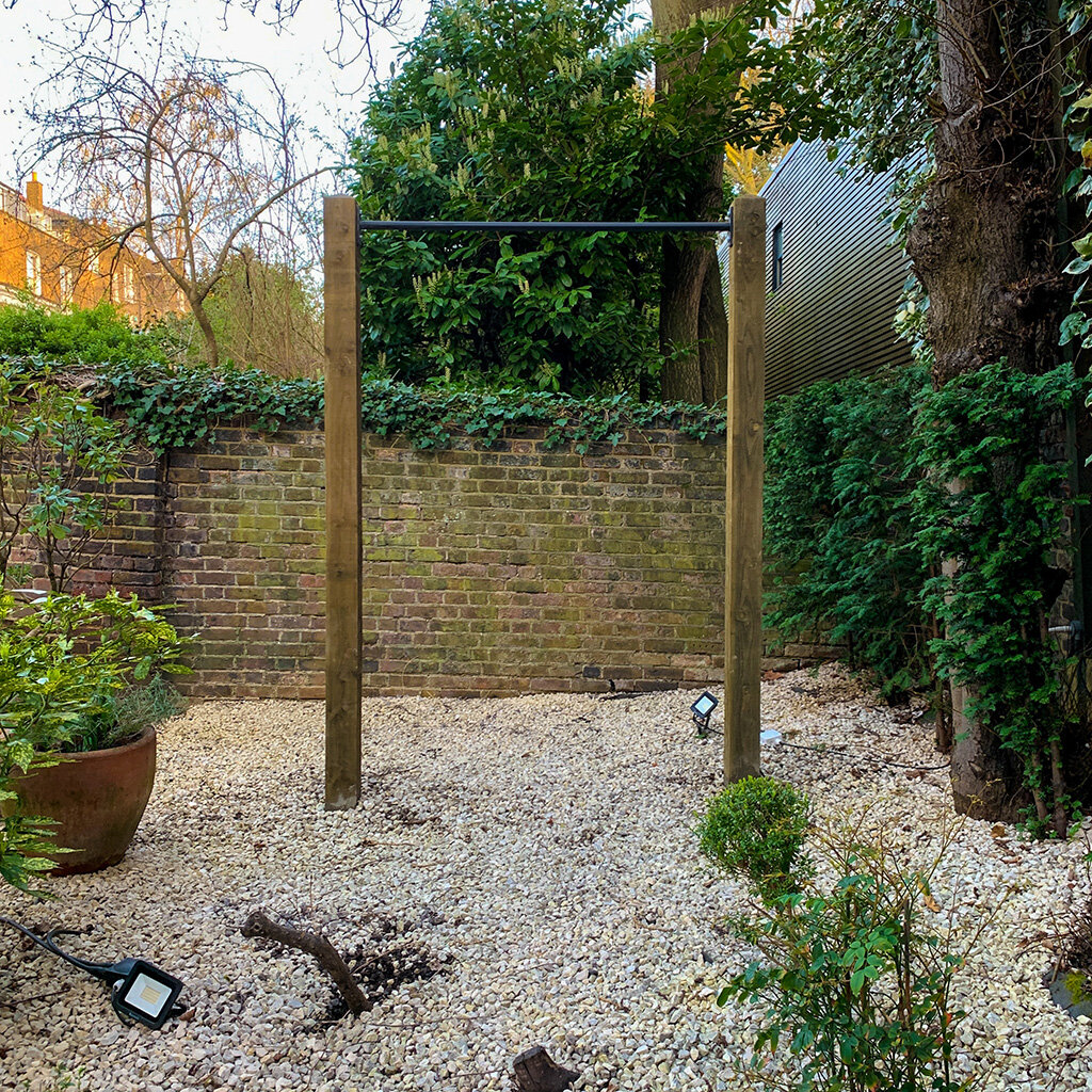 040 2021 garden pull up bar.jpg