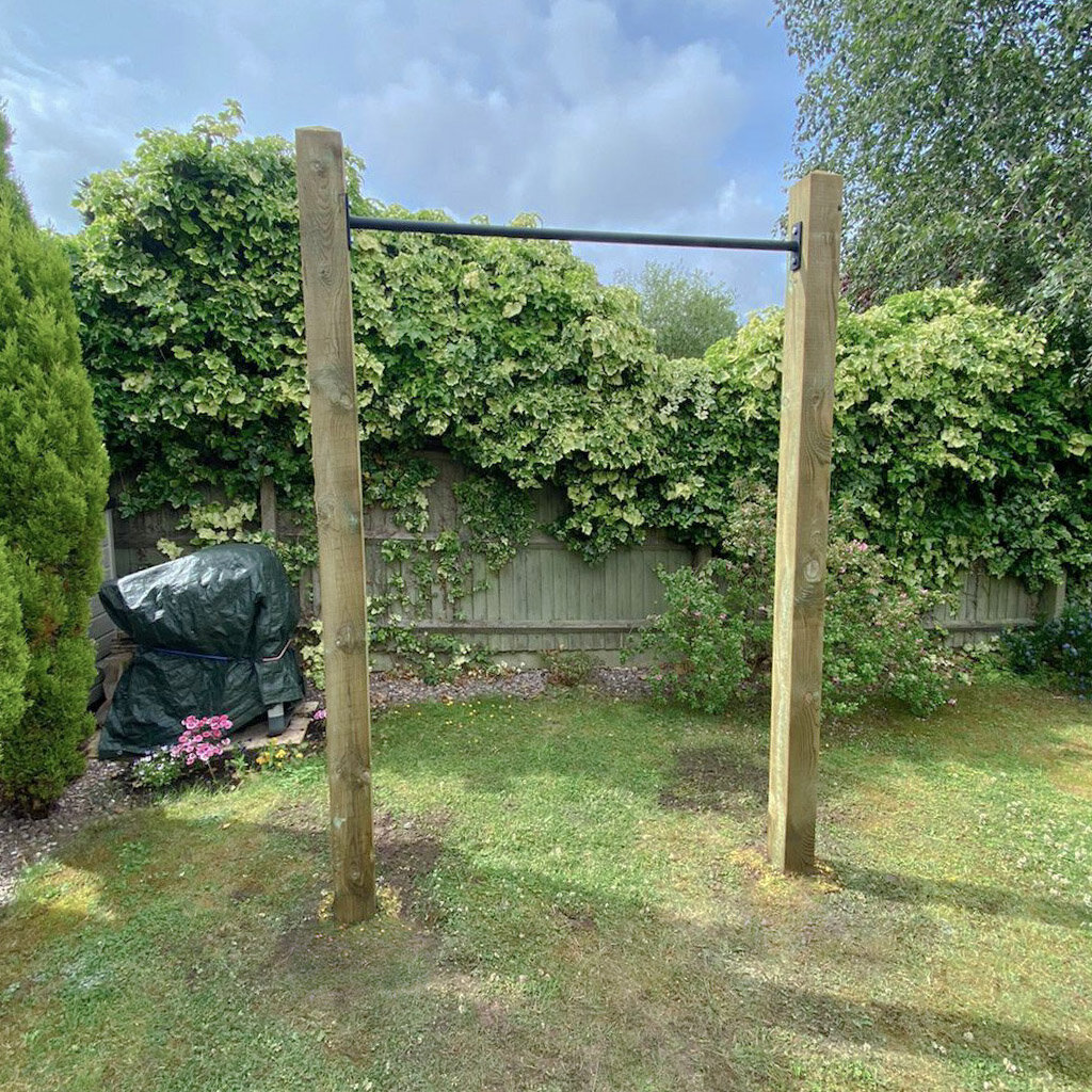 068 garden pull up bar.jpg