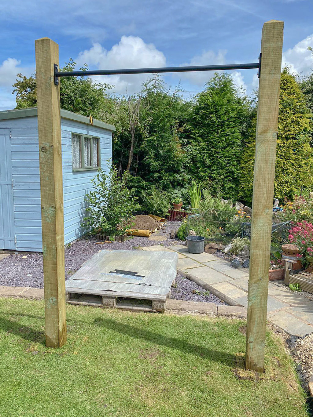 069 garden pull up bar.jpg