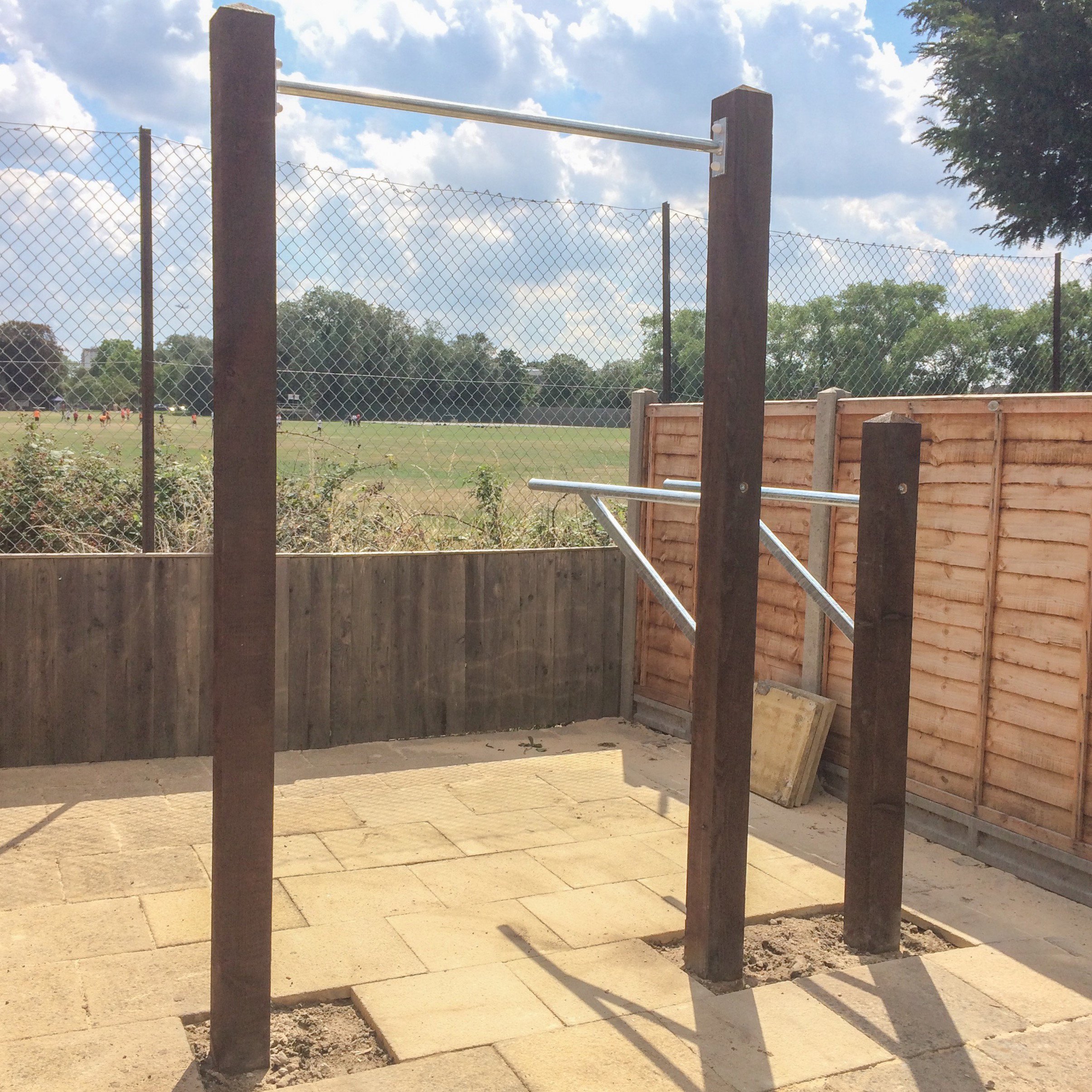 005 2015 garden pull up bar and mounted dip bars installation.JPG