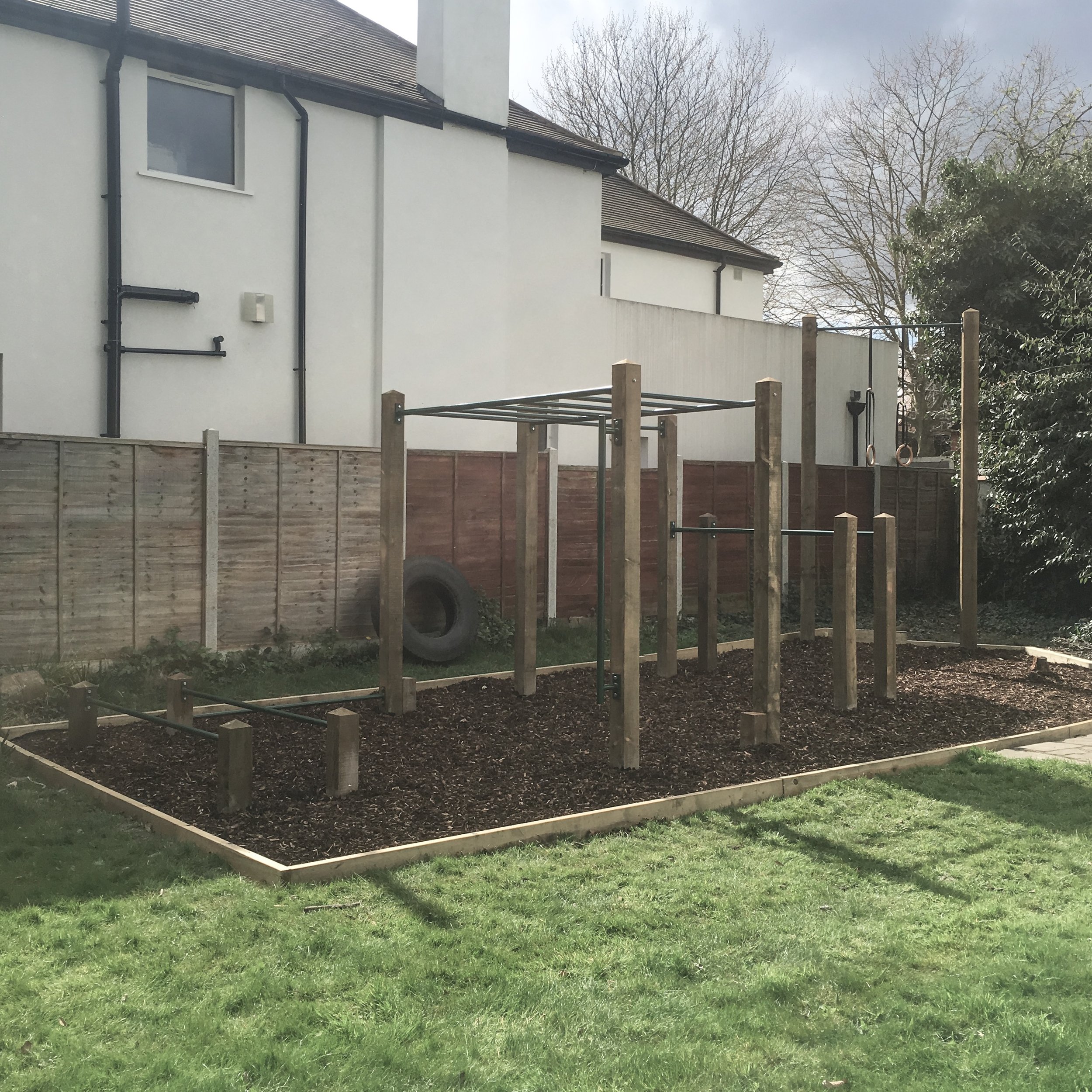 011 2017 garden monkey bars, high bar, pull up bar, dip bars and parallette bars installation.JPG