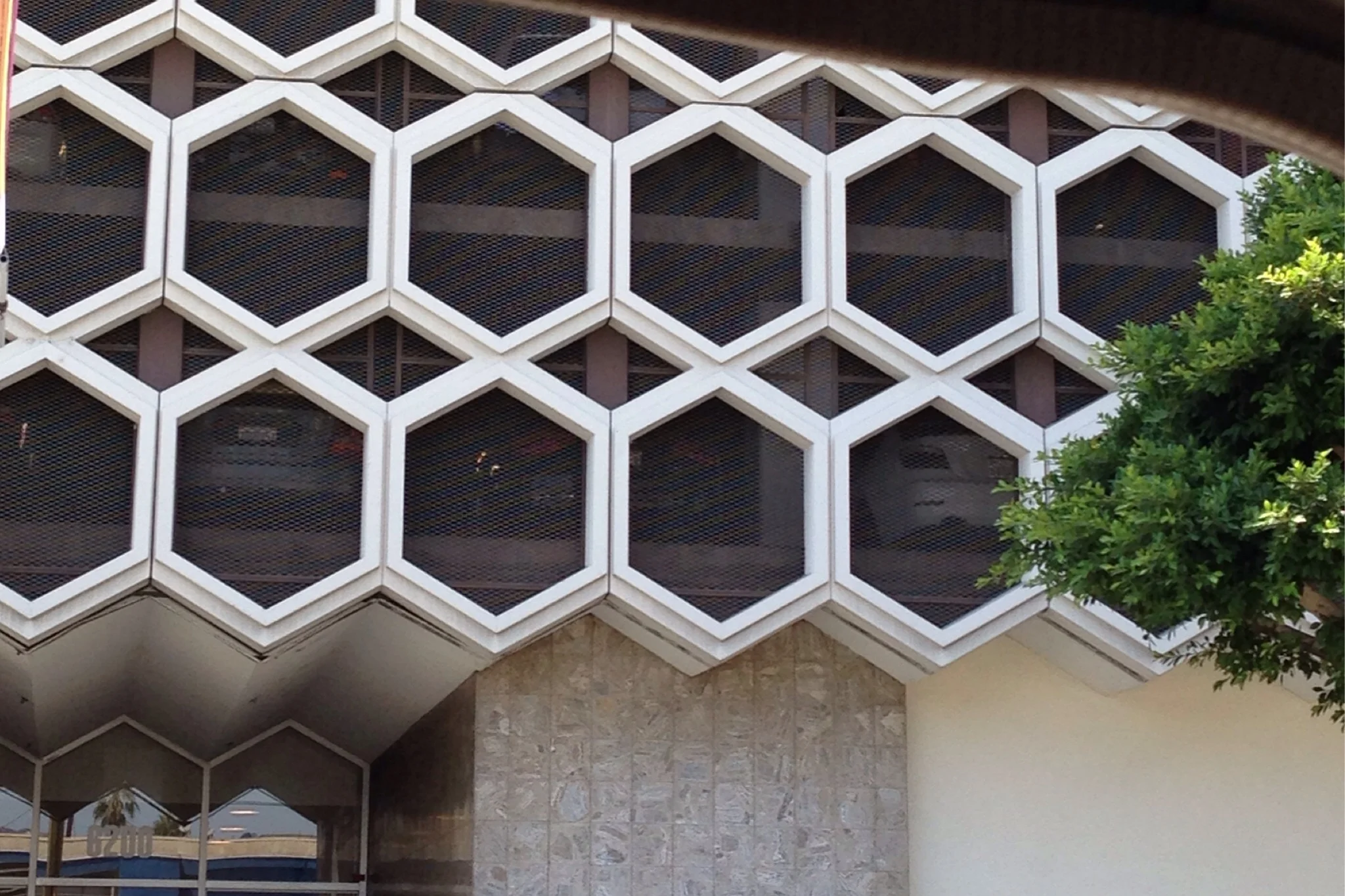 Parking structure on Wilshire Boulevard with interlocking hexagons 