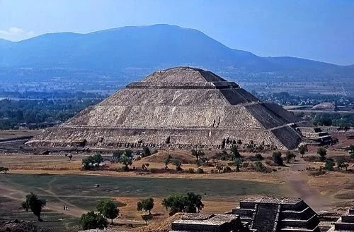 Side view of the Pyramid of the Sun
