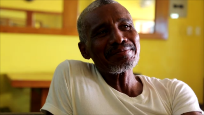  It’s been 20 years since Don Julio Prado, a former entrepreneur of coconut oil in the town of Atacames, Esmeraldas made the oil. He demonstrated the process upon my special request. See photos here .