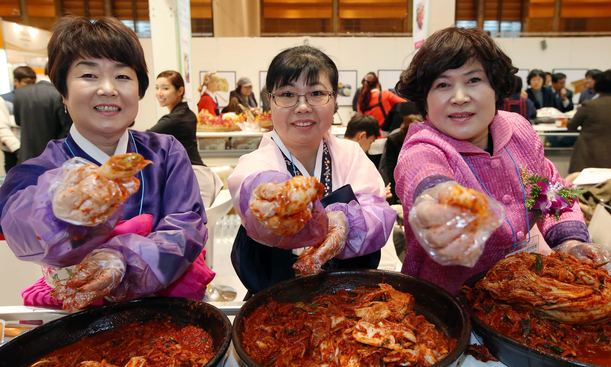 Photo from 2014 South Korean kimchi contest taken by Jeon Han .