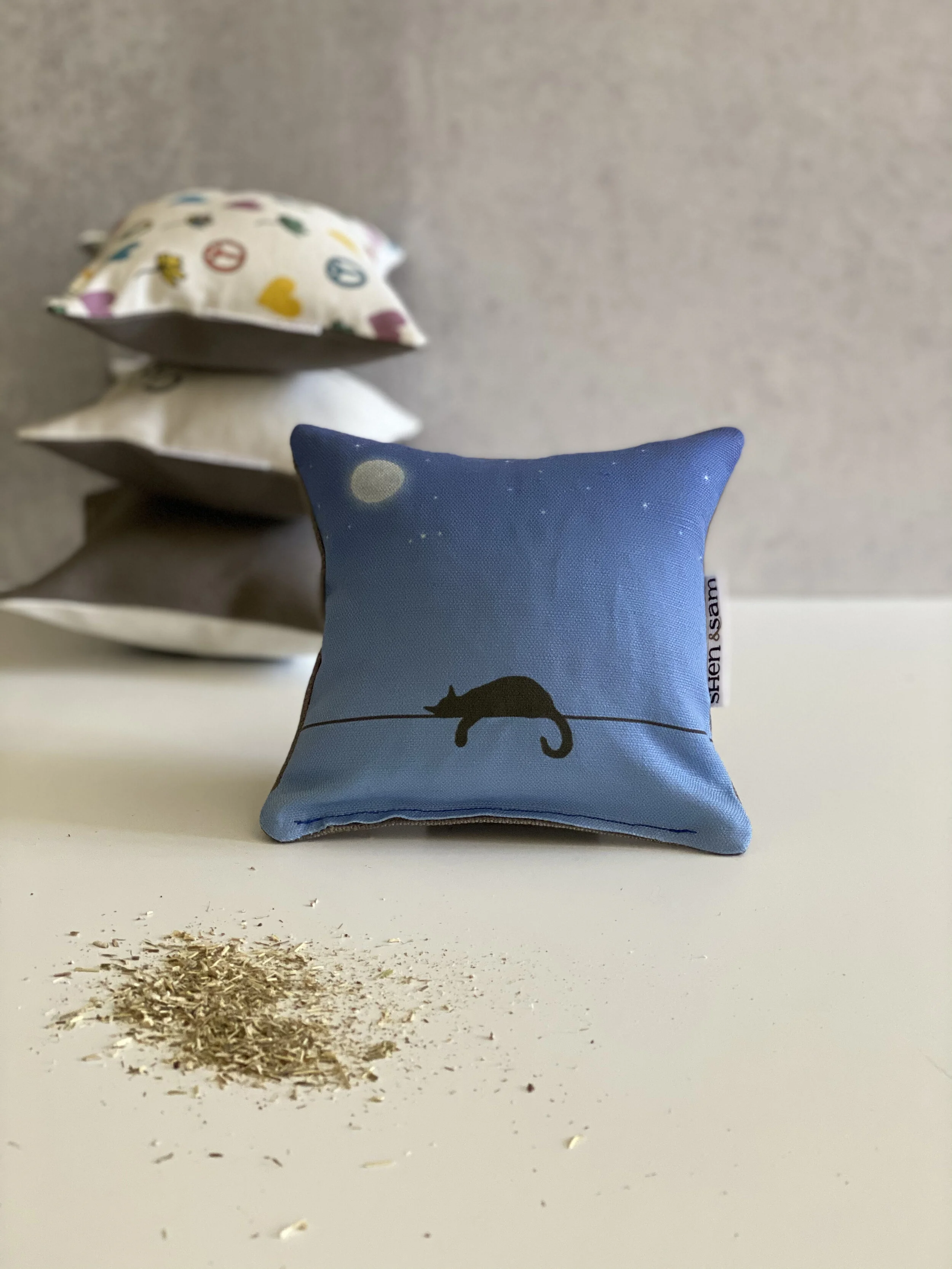 Catnap_Catnip_Pillow_Cat_Toy.jpg
