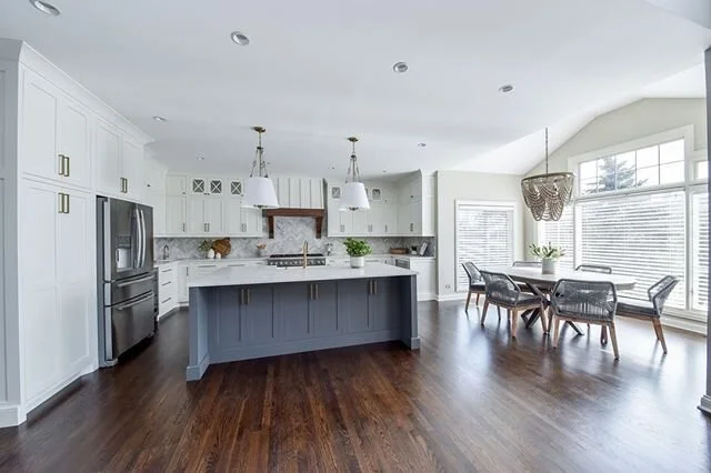 Hidden cabinets in the island is a chic way to up your storage game! Design: @millyjanestudio #matthewjamesco #customcabinets #storage #matthewjamesco #customcabinets #storage