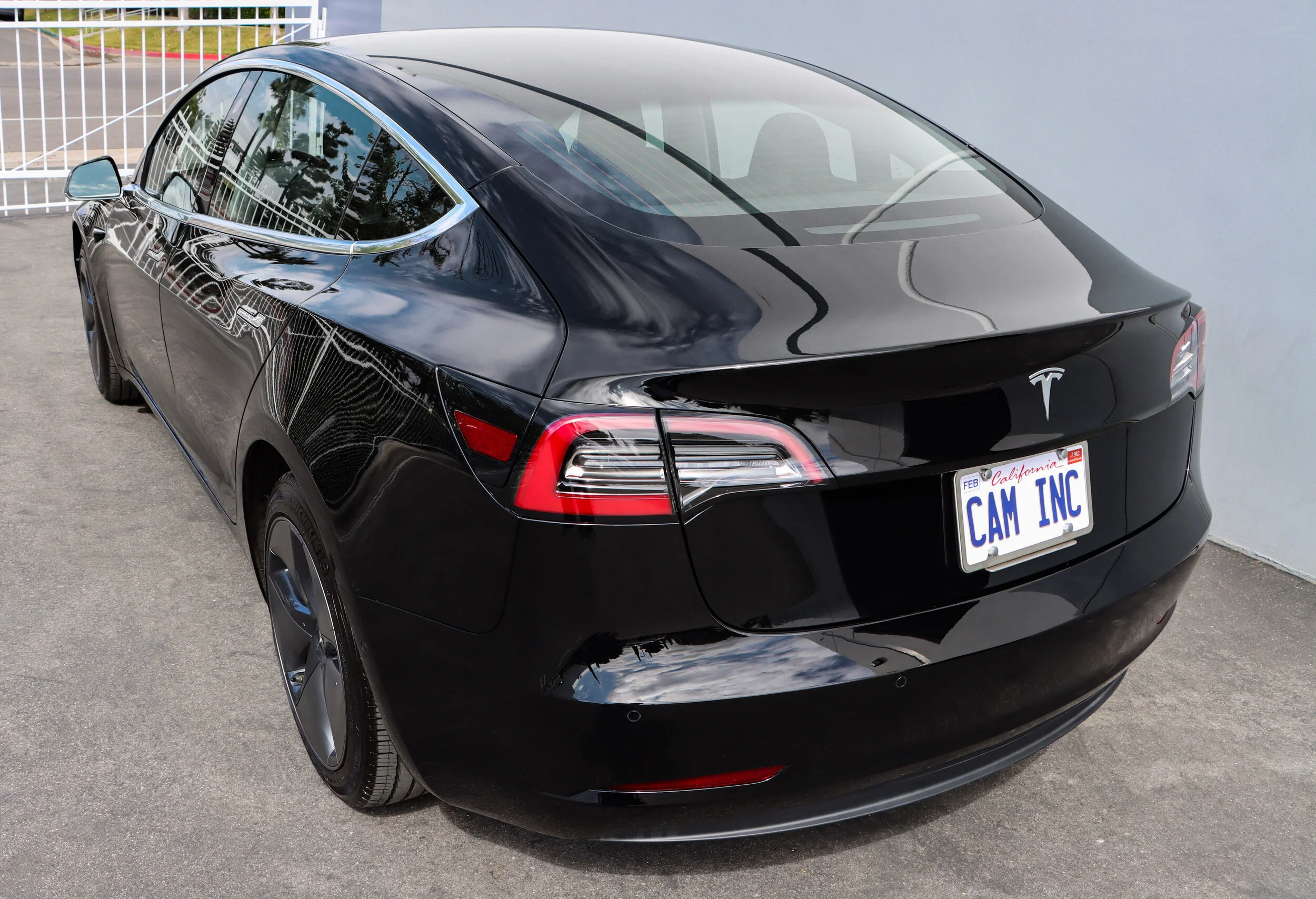 Tesla Model 3 with Camisasca tailgate closing trunk handle 