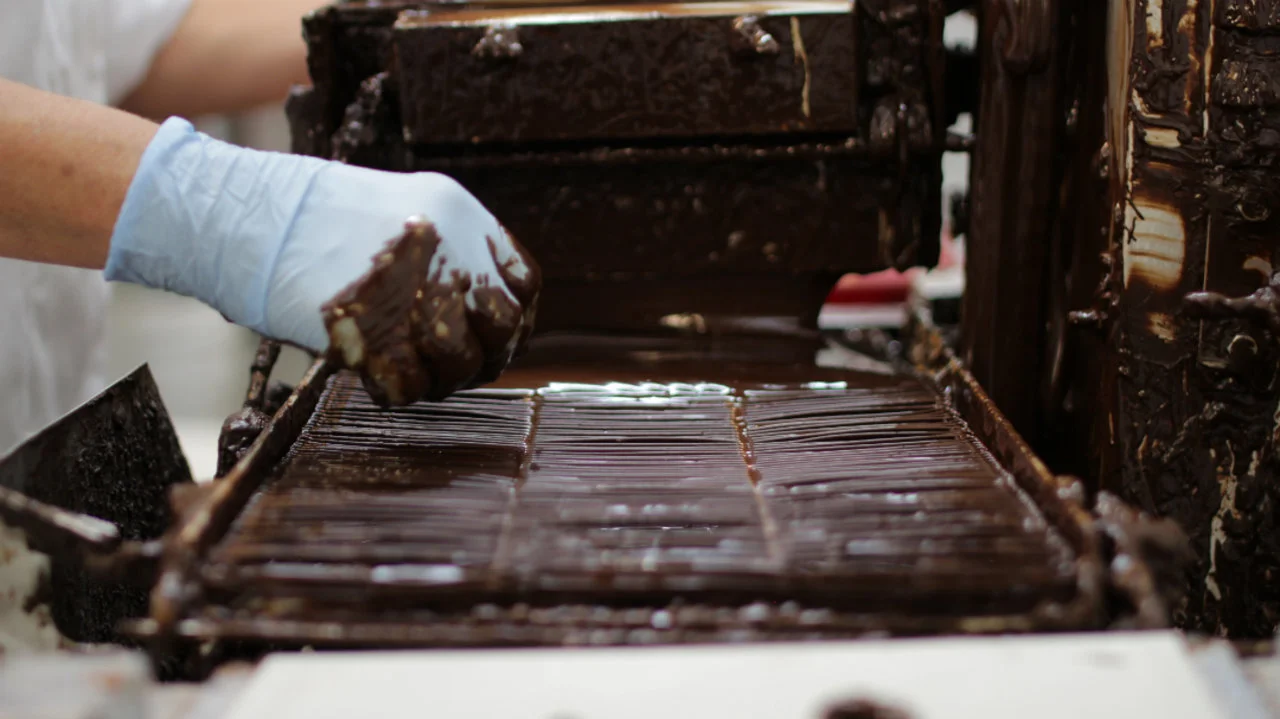 1 Minute Meal: "Factory Hands"