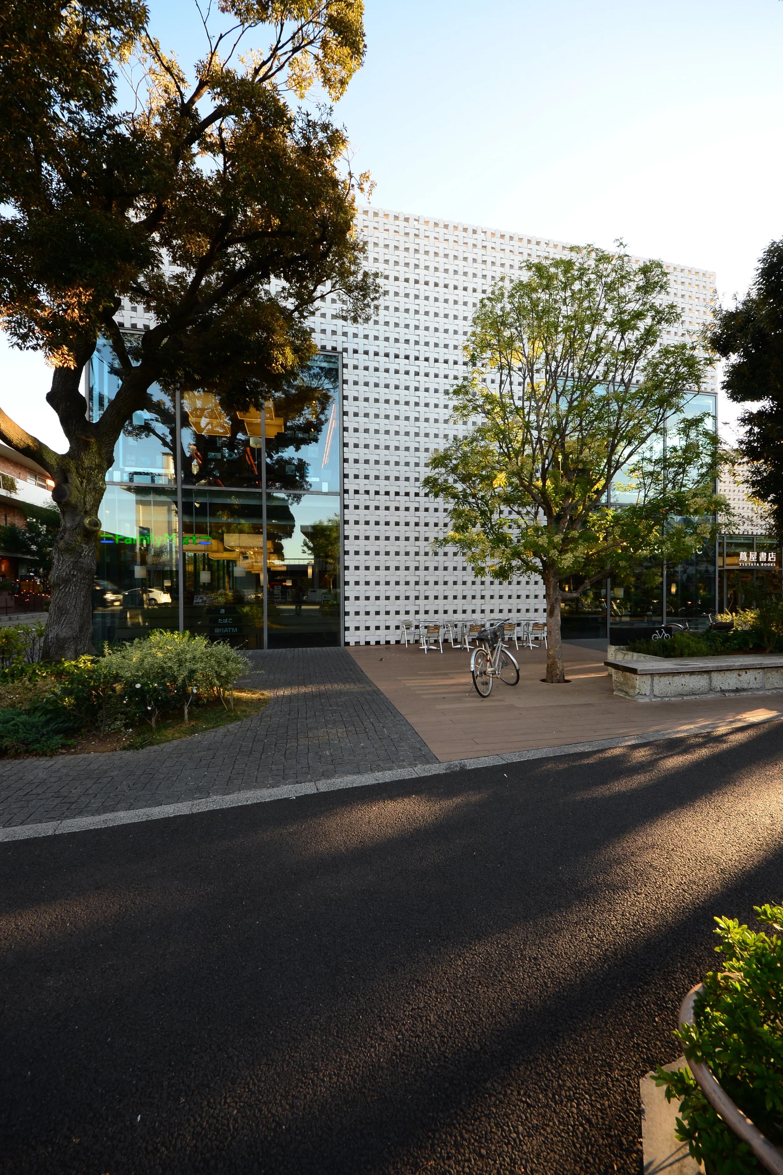 Klein Dytham Architects_Tsutaya Books_Daikanyama_Tokyo_Andrew Pham 07.jpg