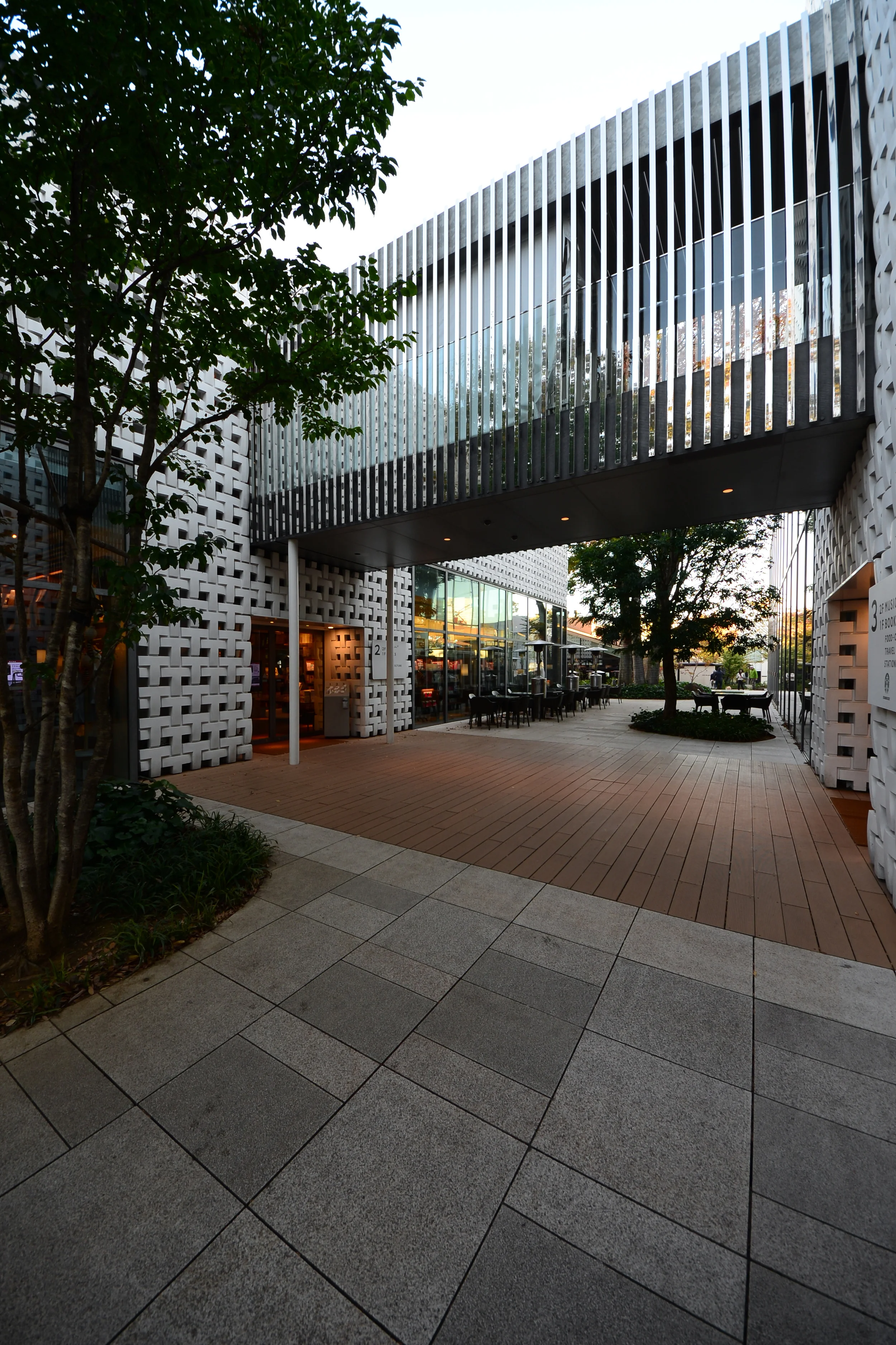 Klein Dytham Architects_Tsutaya Books_Daikanyama_Tokyo_Andrew Pham 18.jpg