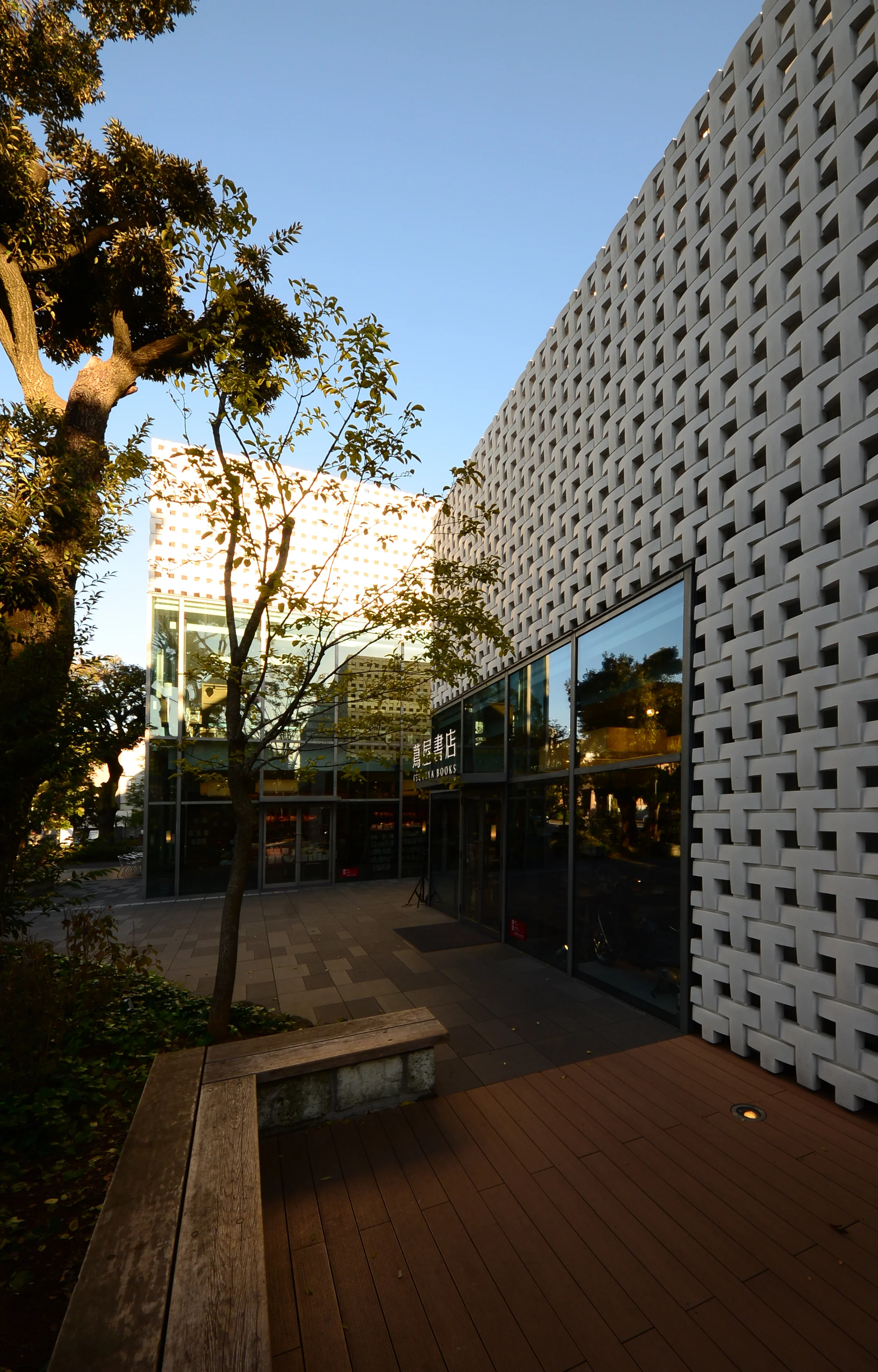 Klein Dytham Architects_Tsutaya Books_Daikanyama_Tokyo_Andrew Pham 27.jpg