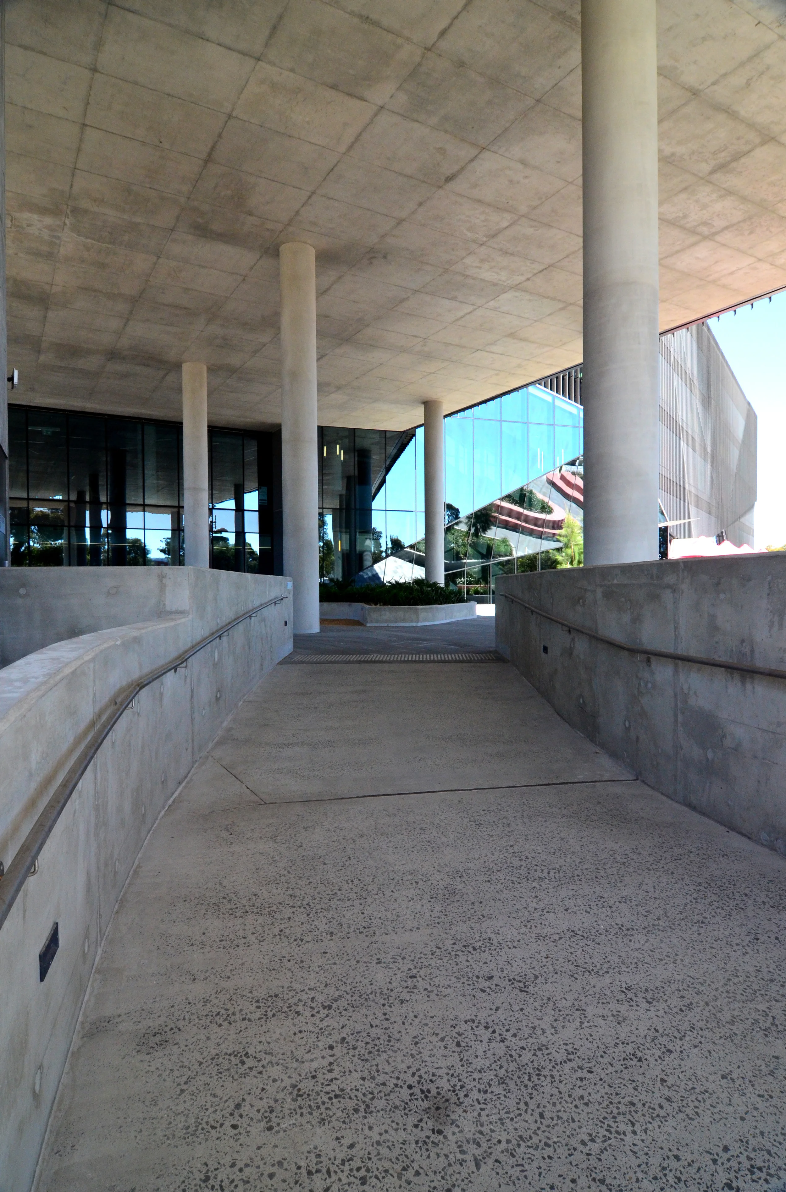Woods Bagot_Deakin Uni Burwood Frontage Building_Andrew Pham 33.jpg