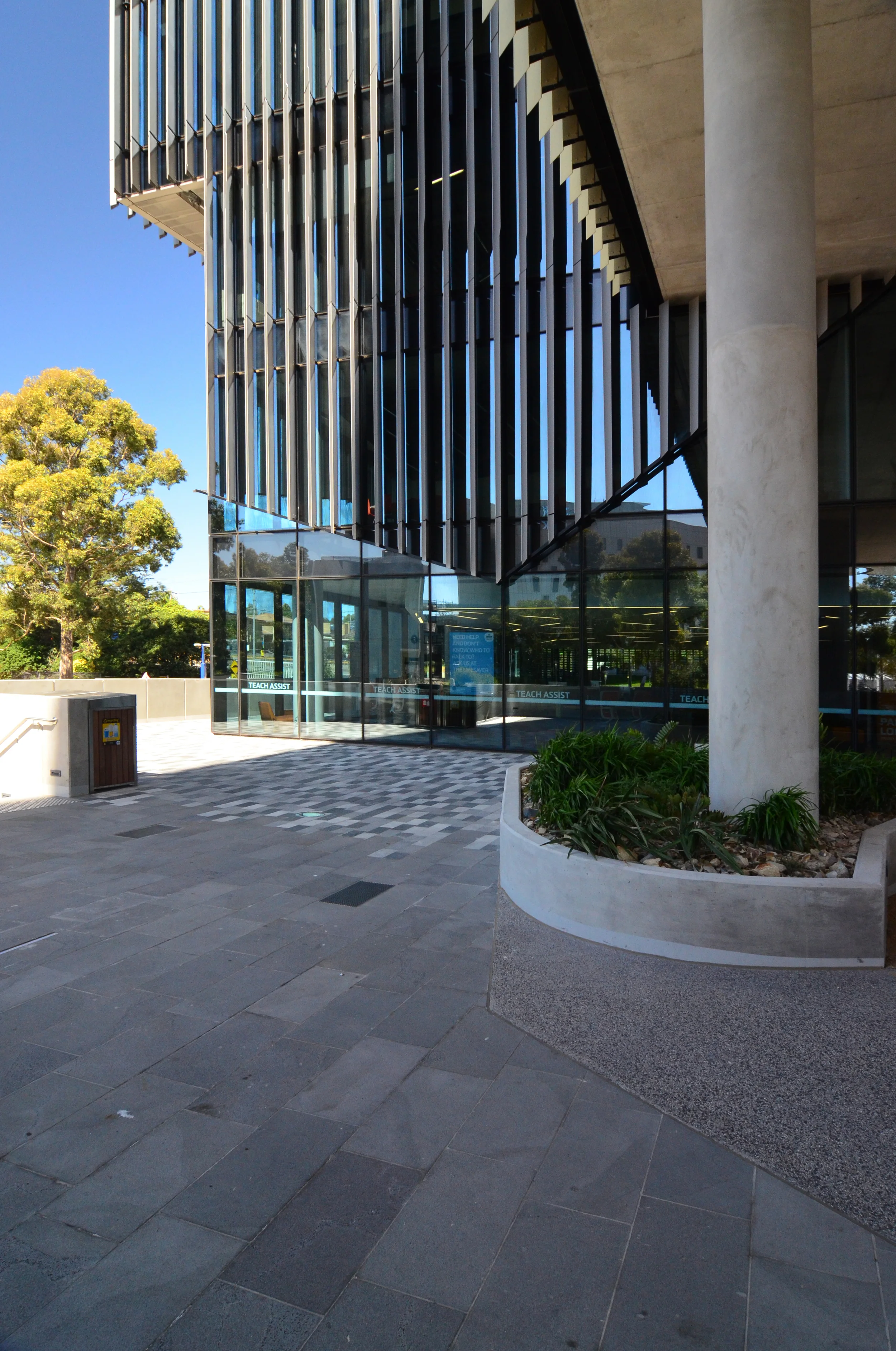 Woods Bagot_Deakin Uni Burwood Frontage Building_Andrew Pham 98.jpg