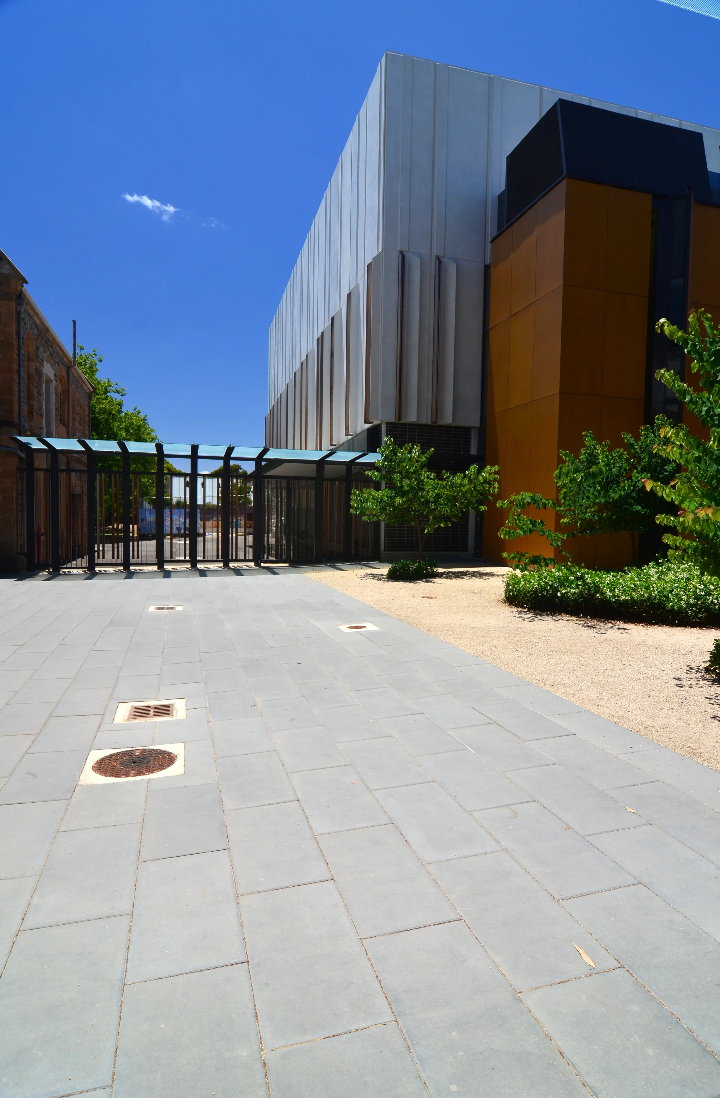 Grieve Gillett Architects_Adelaide Studios_Andrew Pham 32.jpg