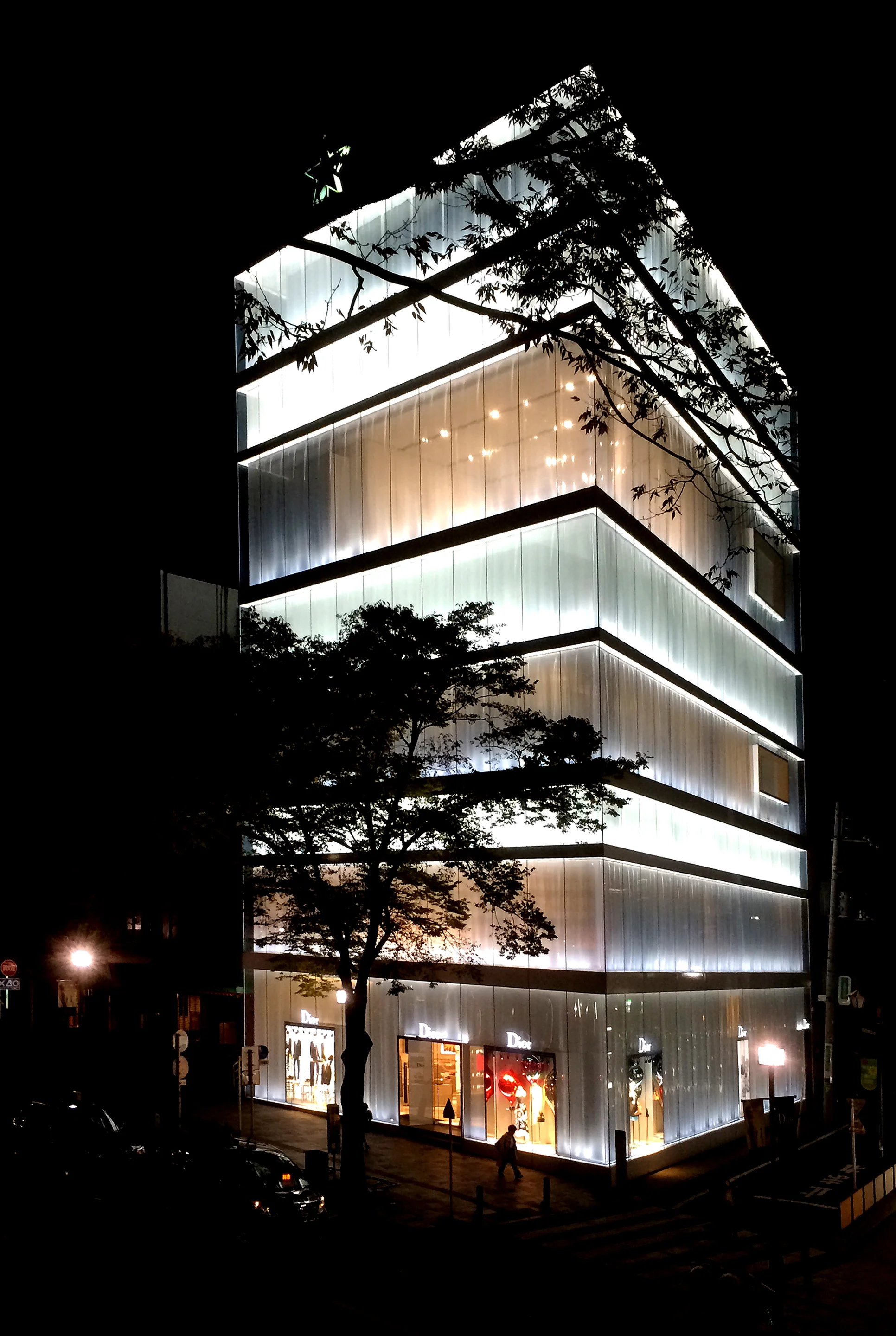 Dior Shop_SANAA_Tokyo_Andrew Pham 17.jpg
