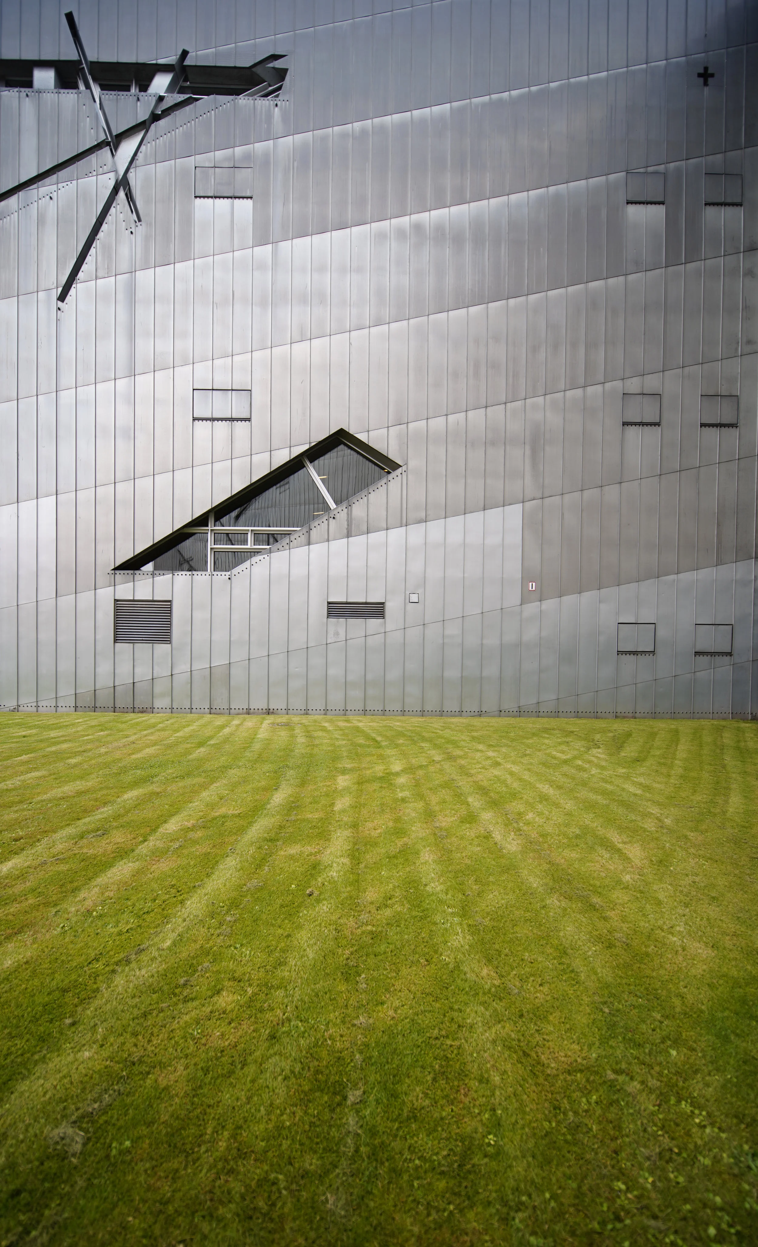 Daniel Libeskind_Jewish Museum Berlin_BnW_Andrew Pham 72.jpg