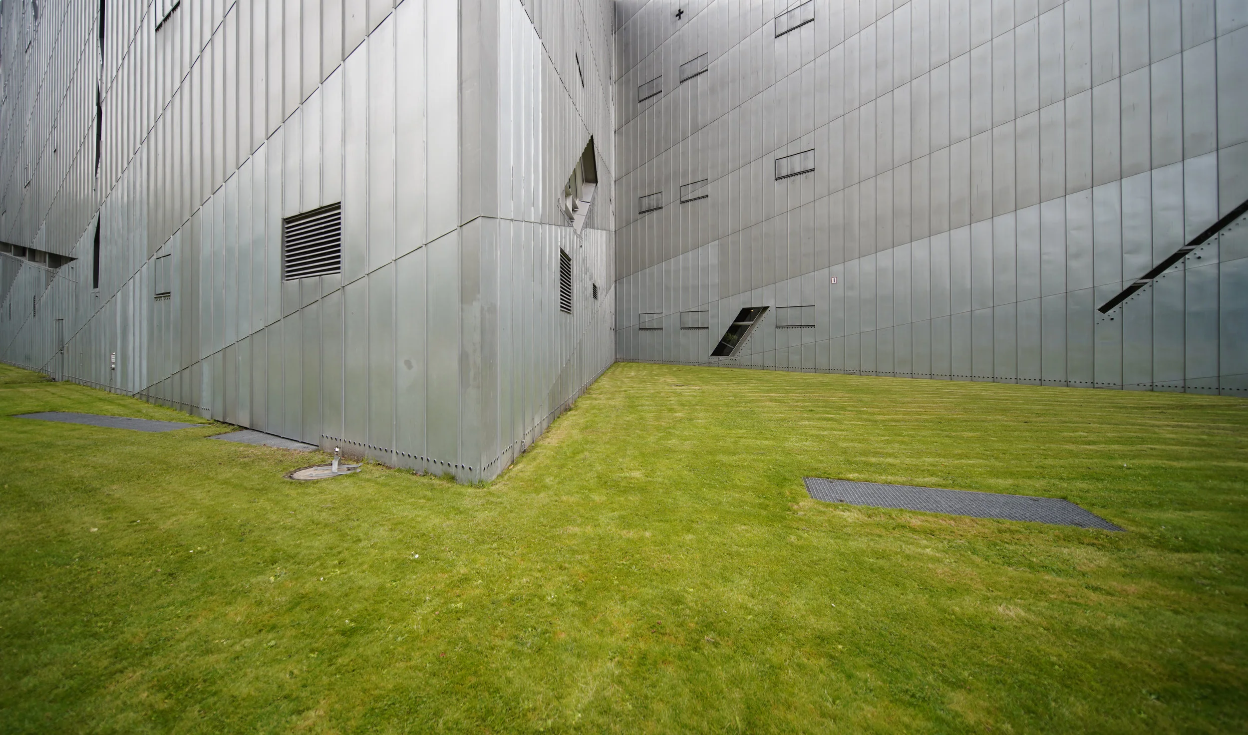 Daniel Libeskind_Jewish Museum Berlin_BnW_Andrew Pham 68.jpg