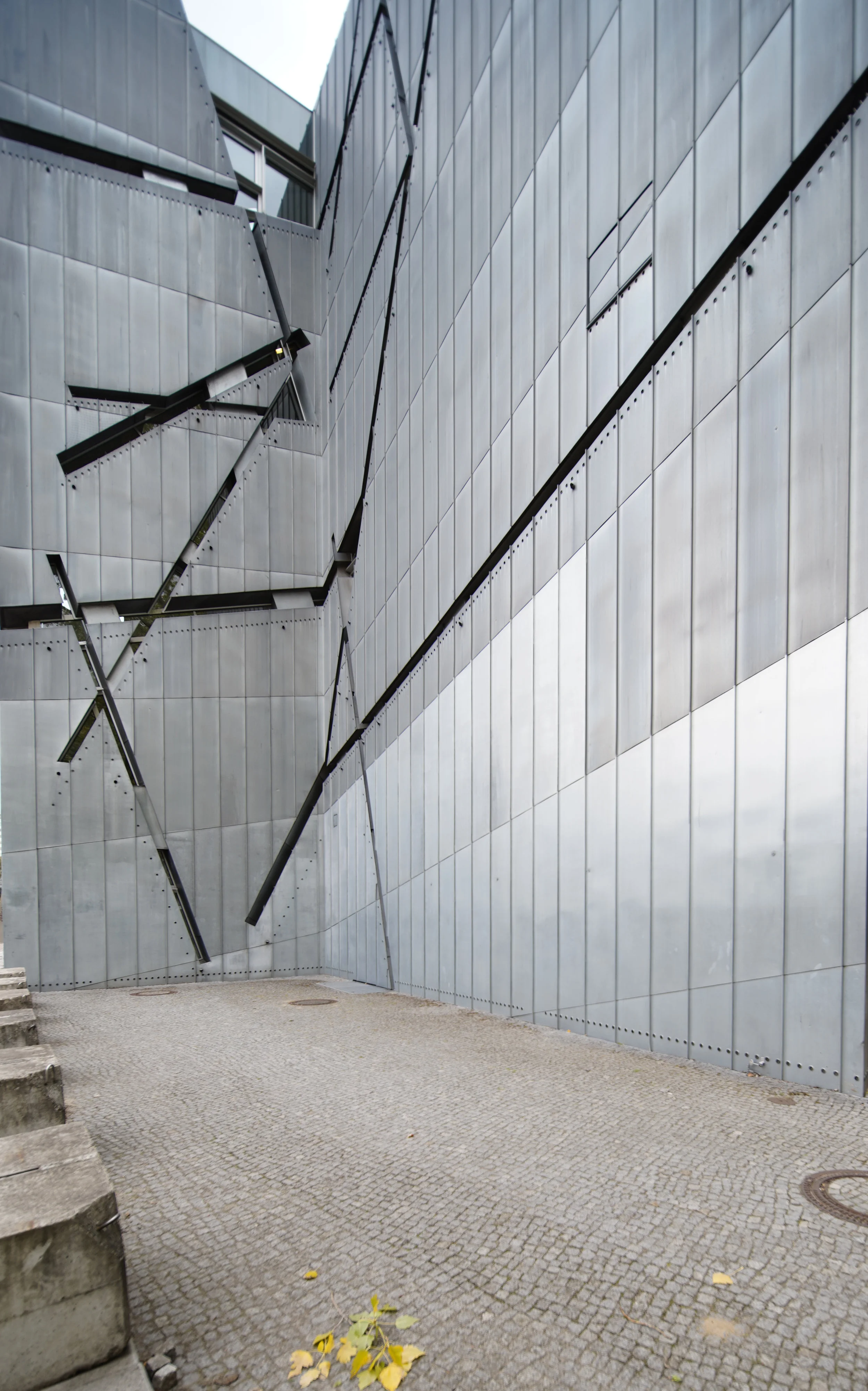 Daniel Libeskind_Jewish Museum Berlin_BnW_Andrew Pham 81.jpg