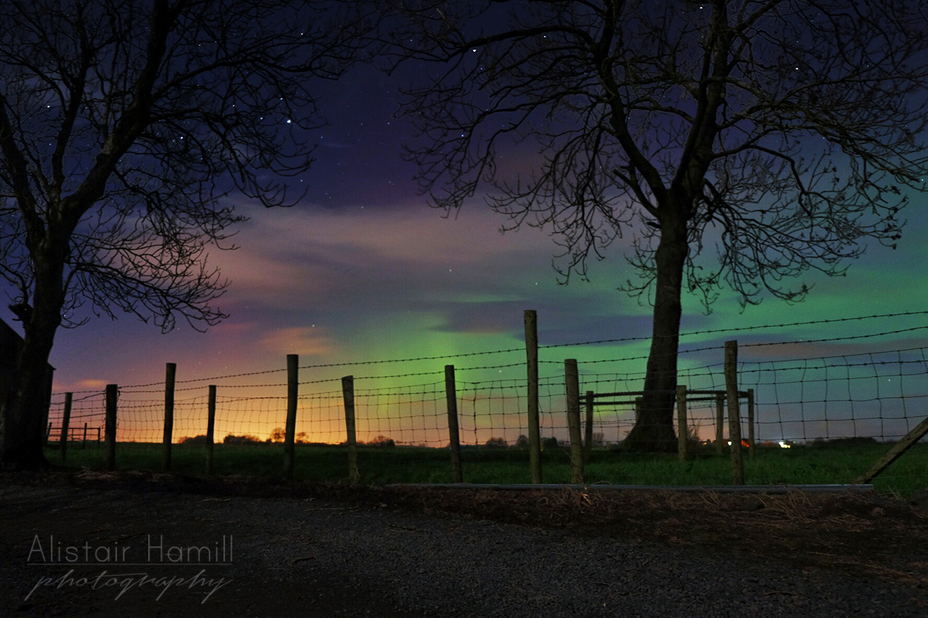 You can just about make out a couple of pillars in the centre of the image - the tail end of the middle outburst.