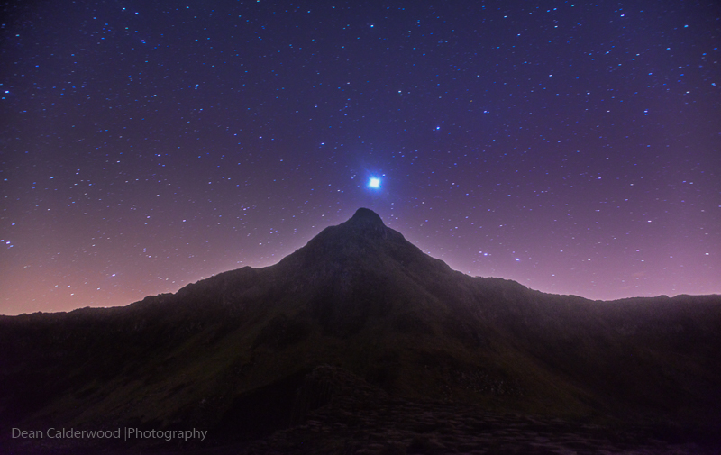 Dean spotted this great composition, with Jupiter sitting about the cliff tip, looking like a fairy light on top of a mountain!