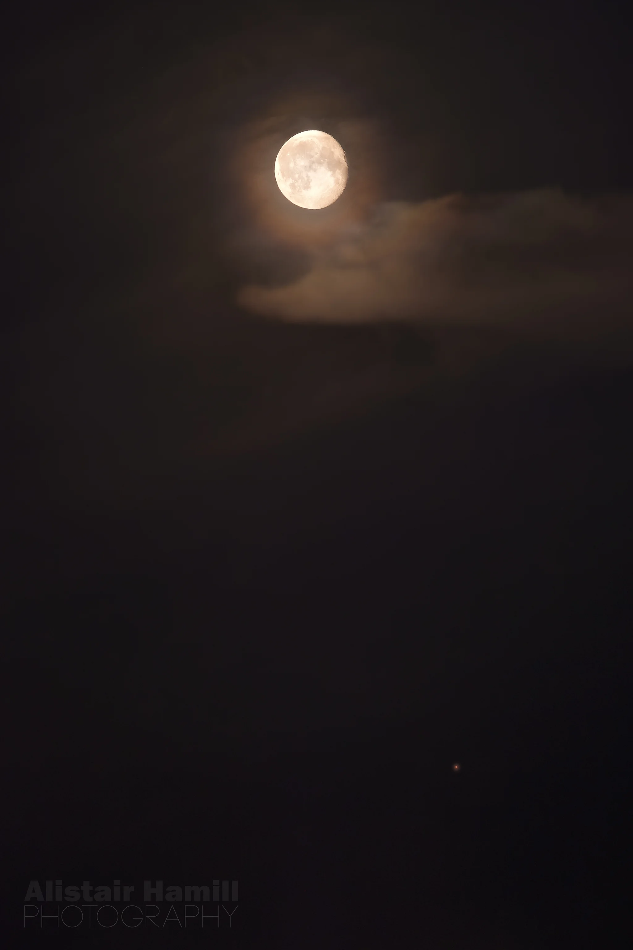 The Moon and Mars in conjunction at the end of June 2018