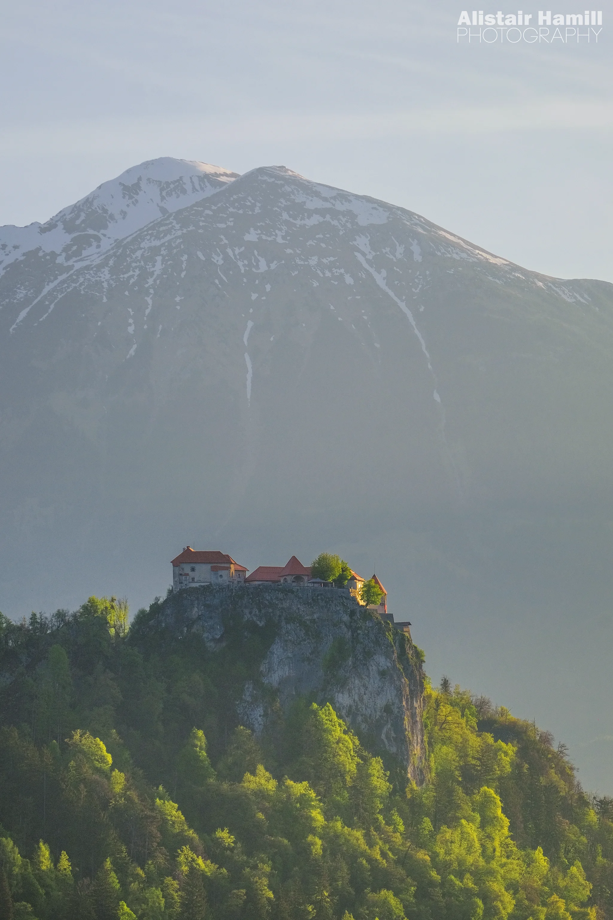 Bled Castle side light zoomed (large) WM.jpg