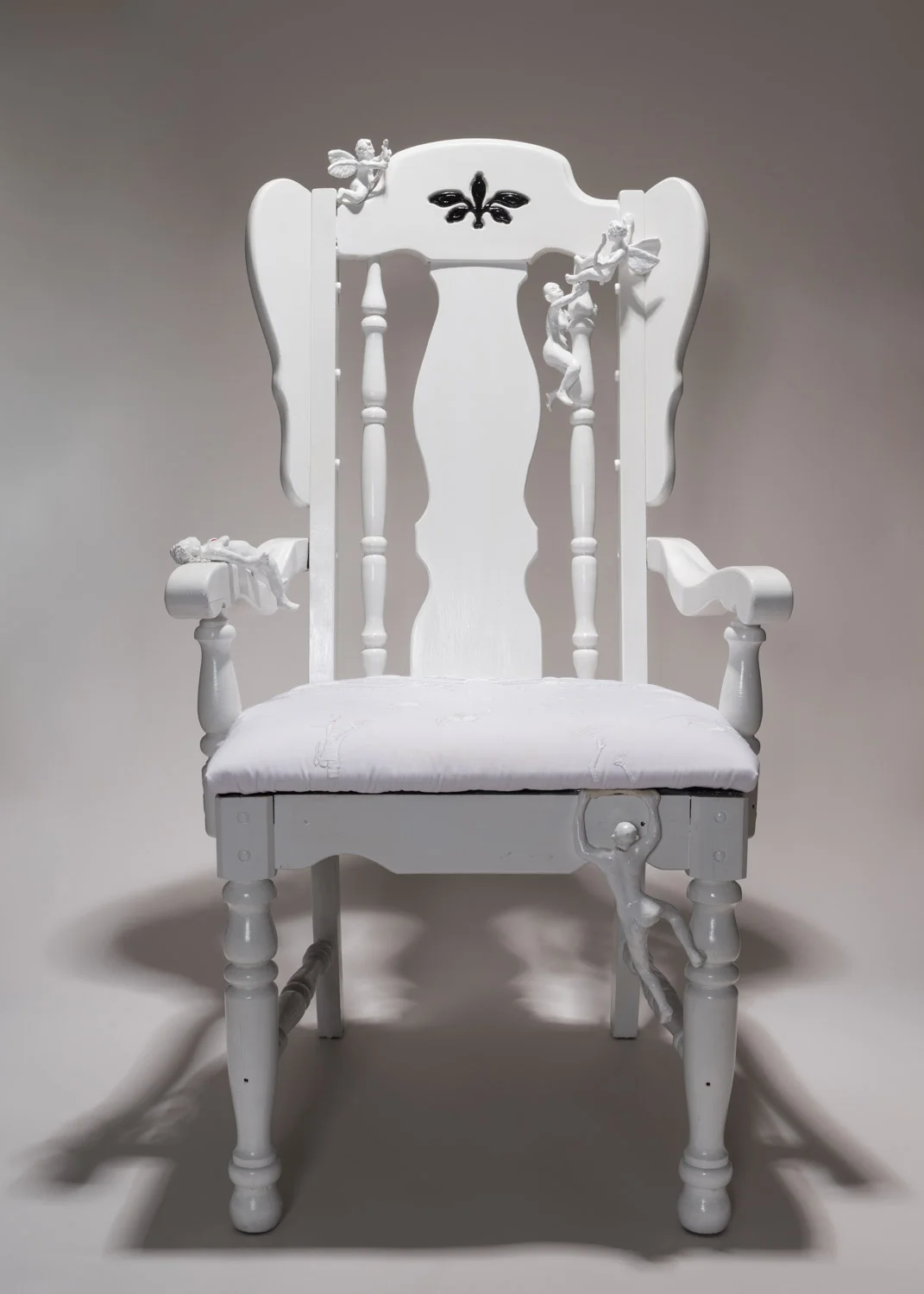 Throne of Equality or the invisible journey