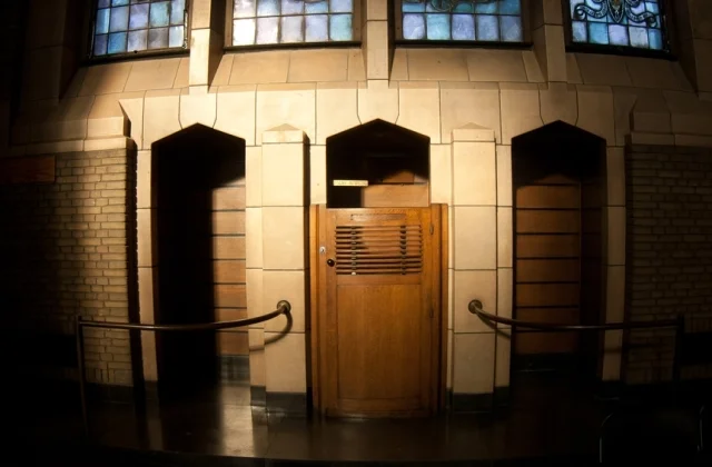 confessional 01