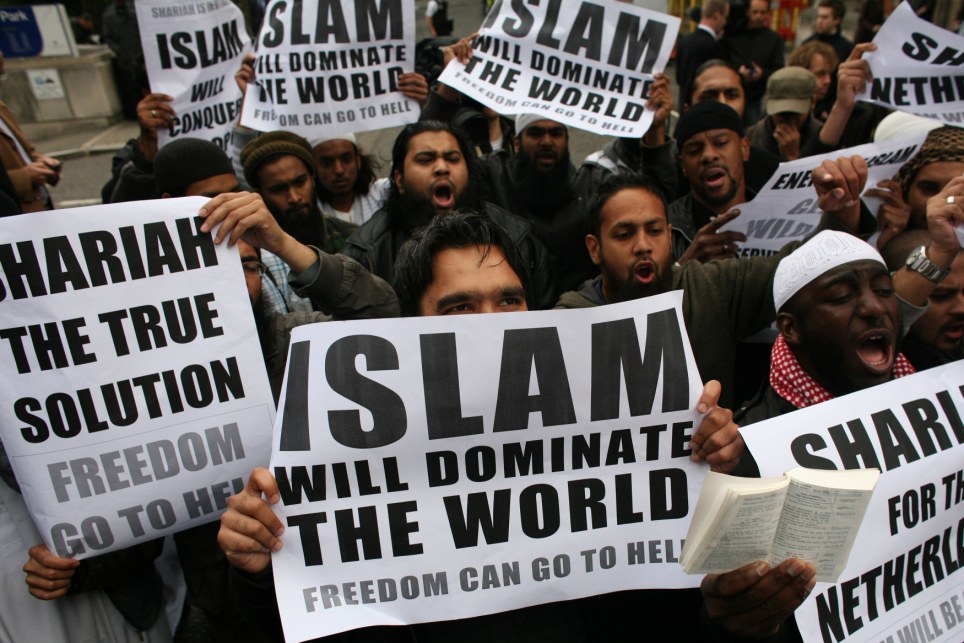 16/10/09 TODAY Picture by Tal Cohen -
Muslims protest outside Geert Wilders press conference in central London 16 October 2009, Wilders who faces prosecution in the Netherlands for anti-Islam remarks pays visit to the capital. The Freedom Party leader said 'Lord Malcolm Pearson has invited me to come to the House of Lords to discuss our future plans to show Fitna the movie.' Wilders won an appeal on October 13 against a ban, enforced in February, from entering Britain. Ministers felt his presence would threaten public safety and lead to interfaith violence. (Photo by Tal Cohen) All Rights Reserved � Tal Cohen - T: +44 (0) 7852 485 415 www.talcohen.net
Email: tal.c.photo@gmail.com
Local copyright law applies to all print & online usage. Fees charged will comply with standard space rates and usage for that country, region or state.