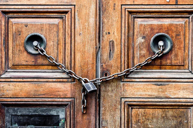door-with-chain[1].jpg