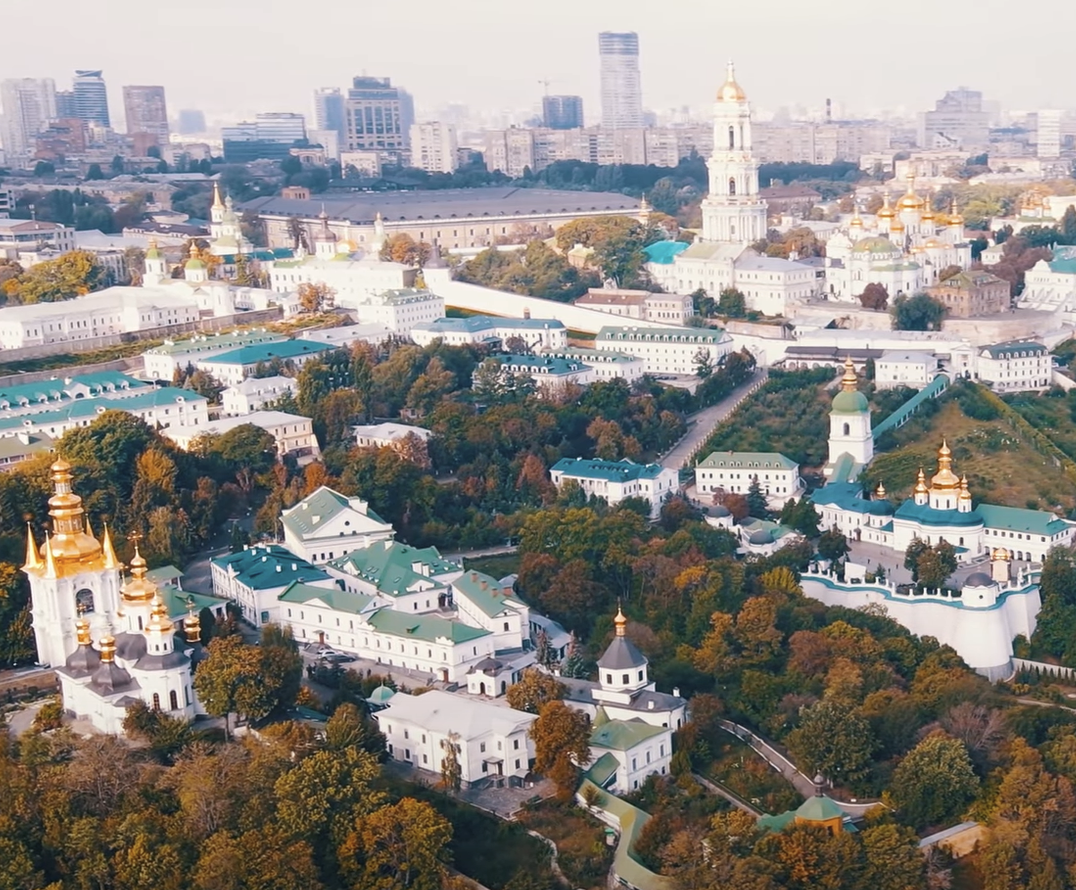 Machine guns in the Monastery of the Kiev Caves: Can reporters find sources for facts?
