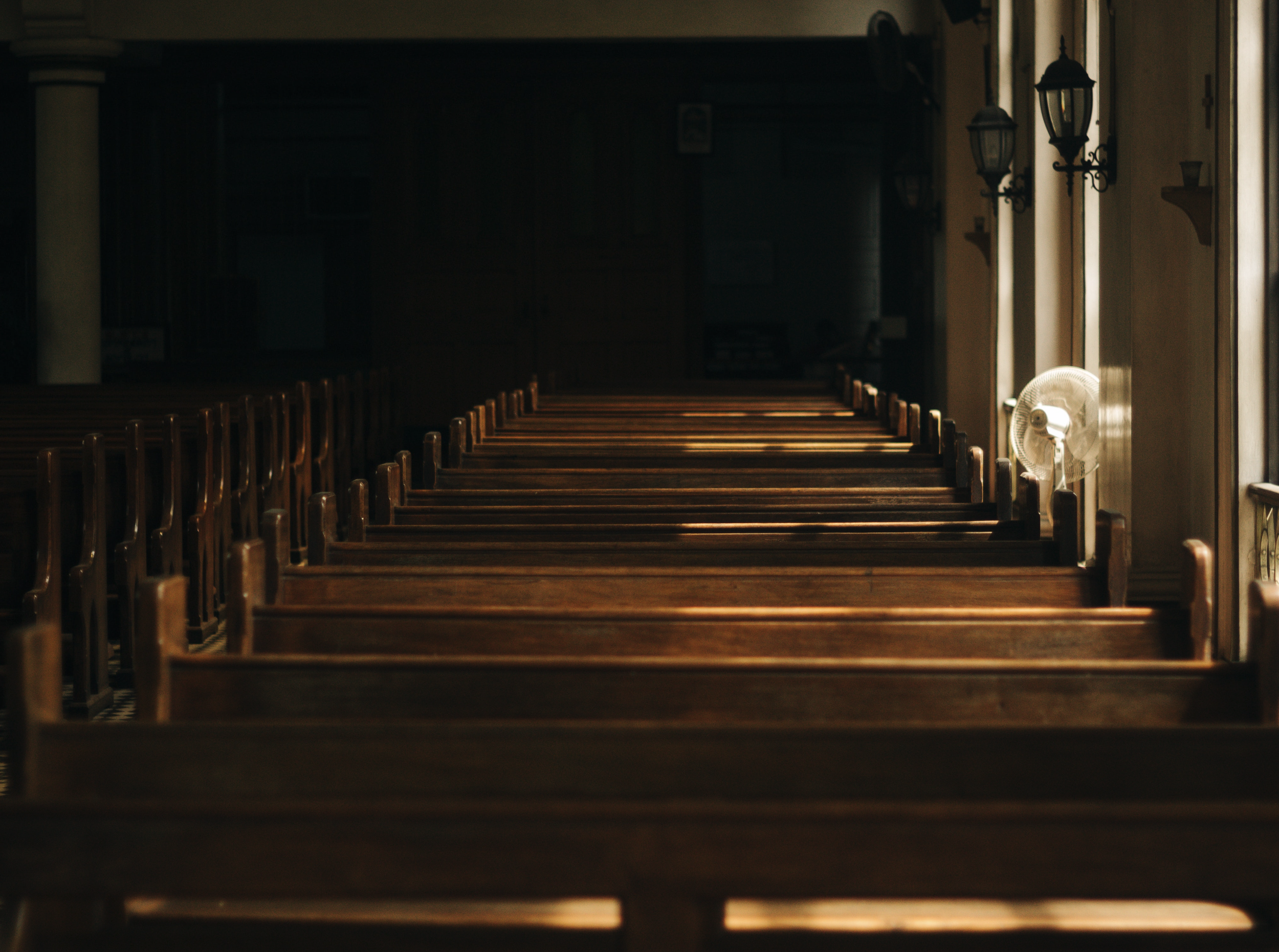 Americans who never attend worship services are a bit of a political puzzle these days