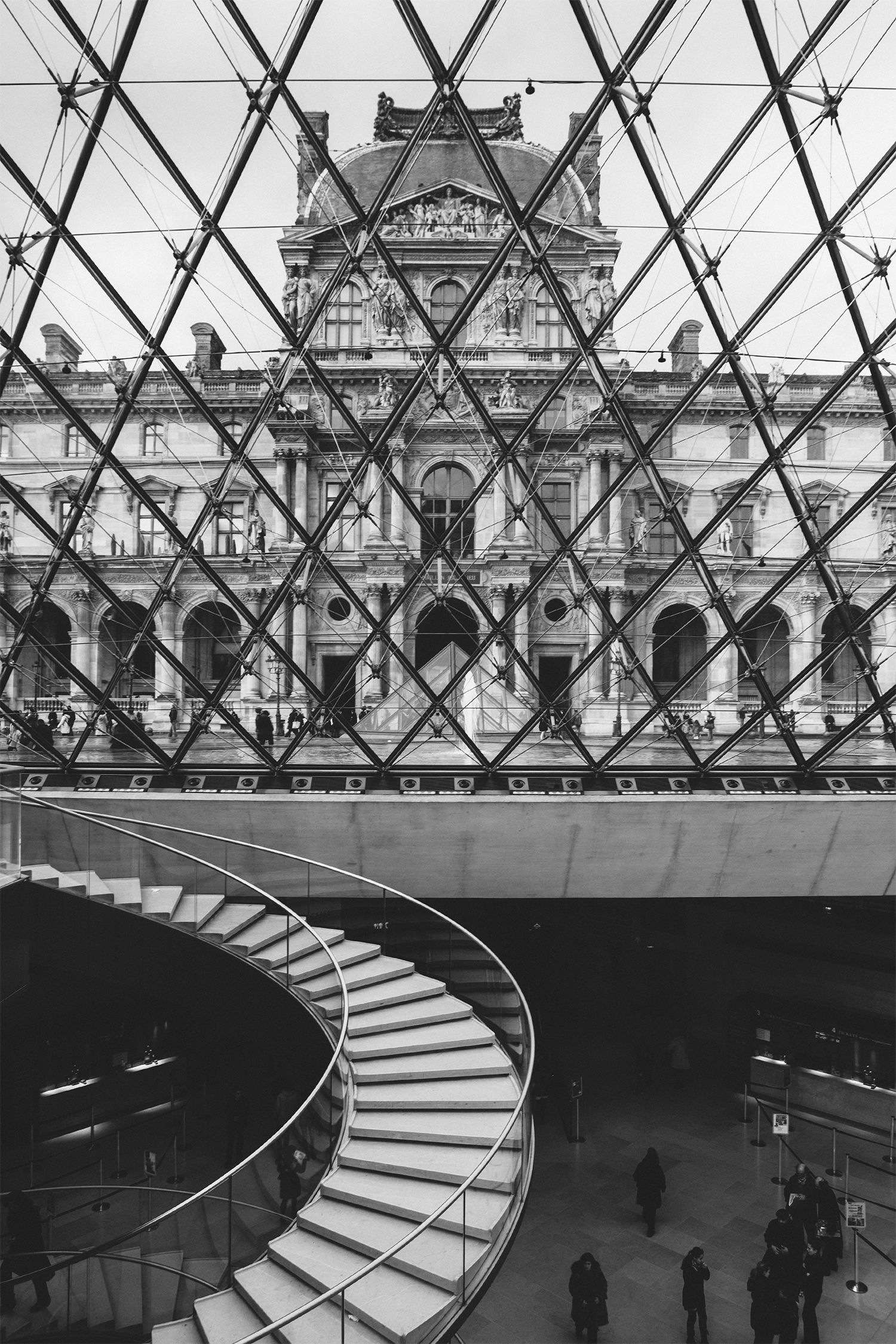 lifestyle-editorial-travel-washington-dc-malek-naz-photography-paris-france-louvre-stairs.jpg