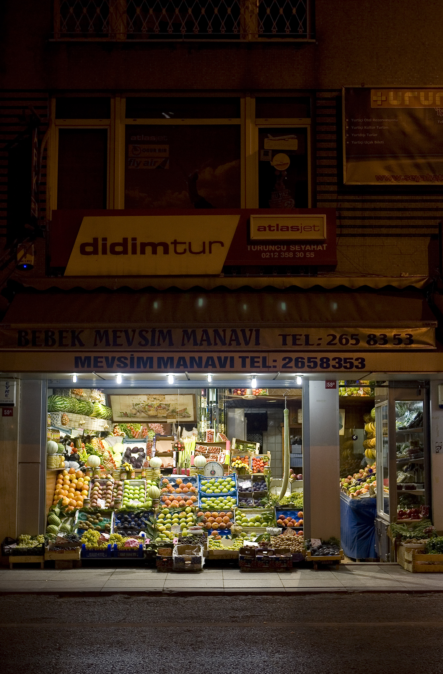 lifestyle-editorial-travel-washington-dc-malek-naz-photography-bebek-istanbul-fruit.jpg
