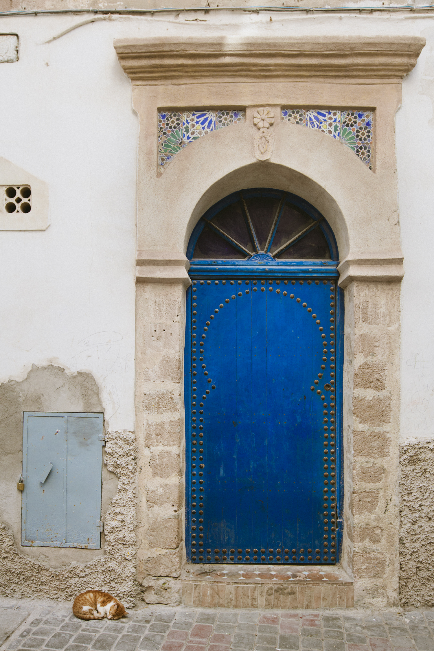 lifestyle-editorial-travel-washington-dc-malek-naz-photography-blue-door-morocco-fez.jpg