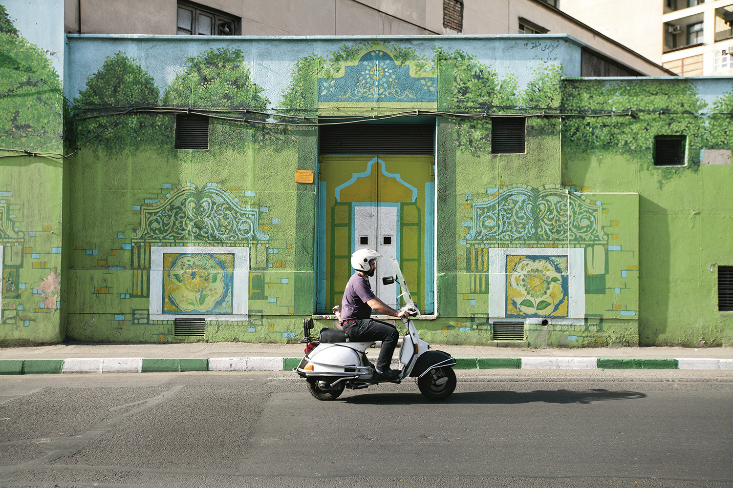 lifestyle-editorial-travel-washington-dc-malek-naz-photography-mural-iran-tehran.jpg