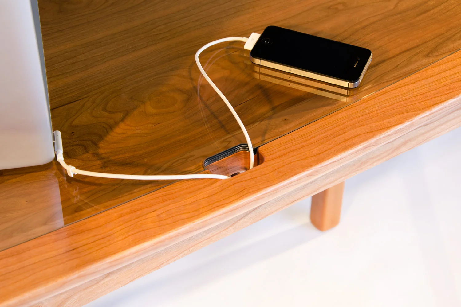 2013_T_Atwell_Pebble_Desk_D4.jpg