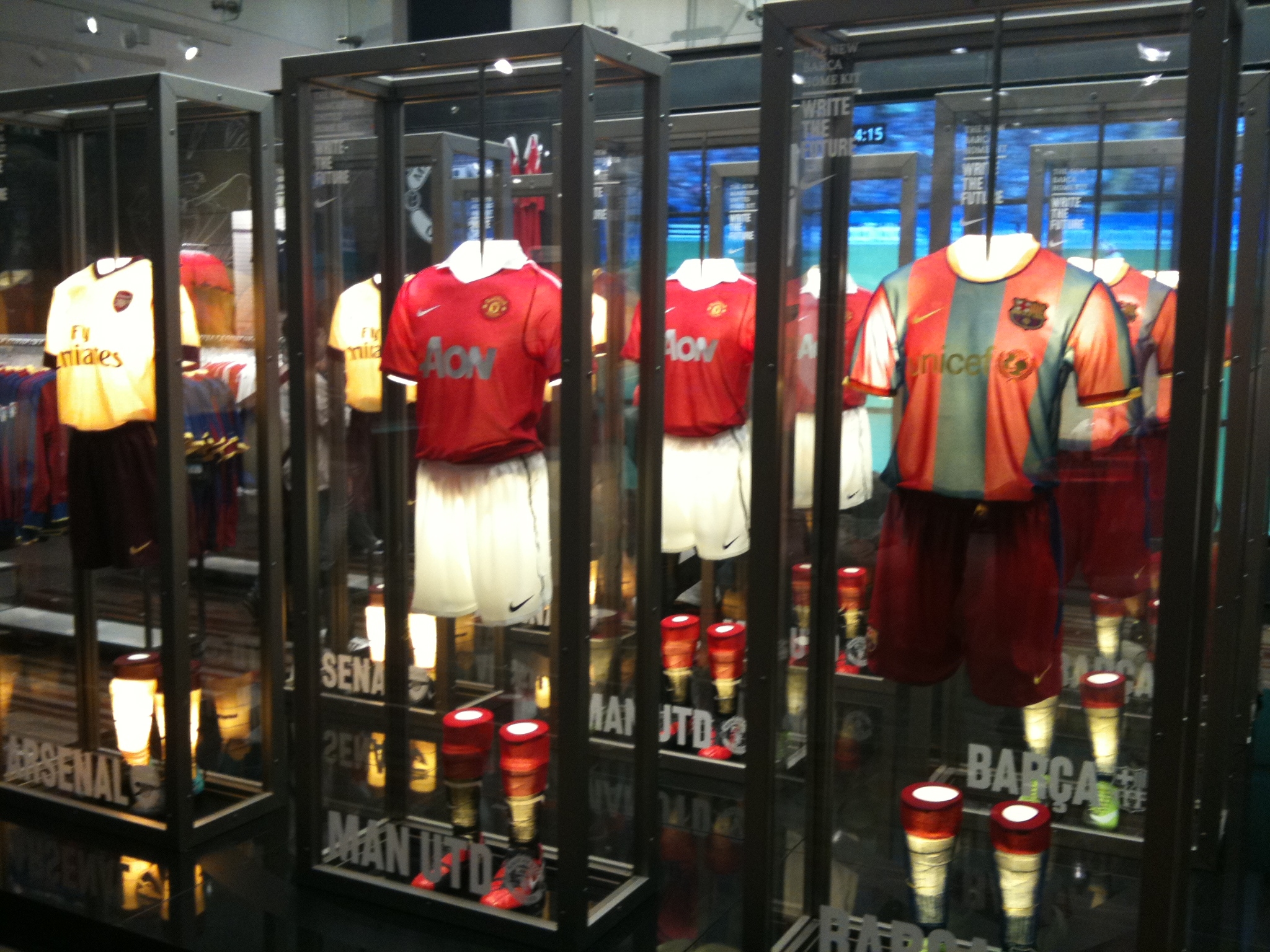 Visual Merchandising//Nike Milan
