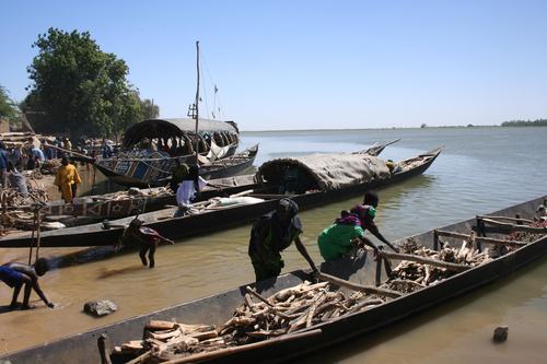 Bonzo launching fishing vessel, Niafunke