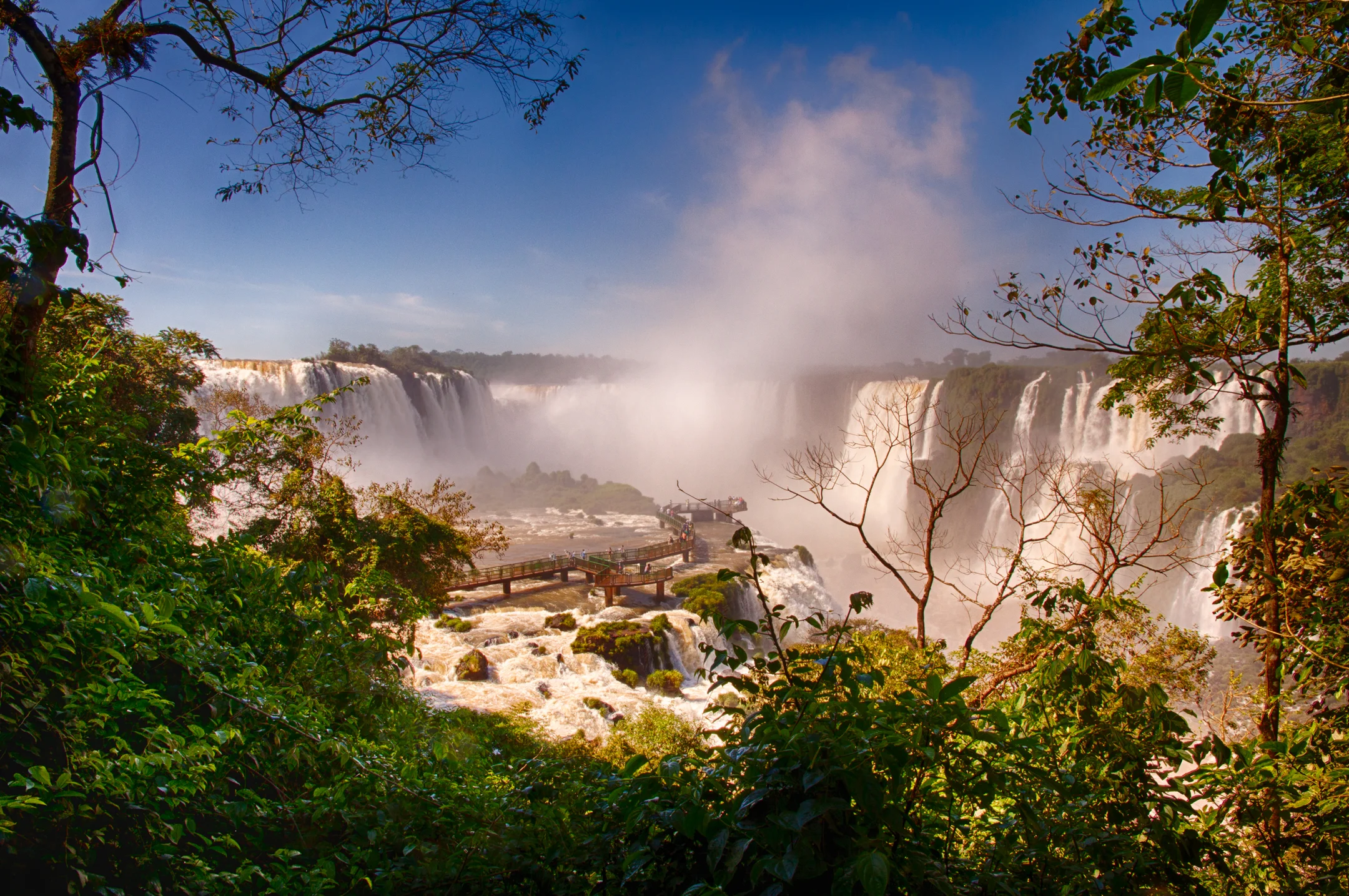 Devil's-Throat-Iguazu-Falls-Brazil-5.jpg