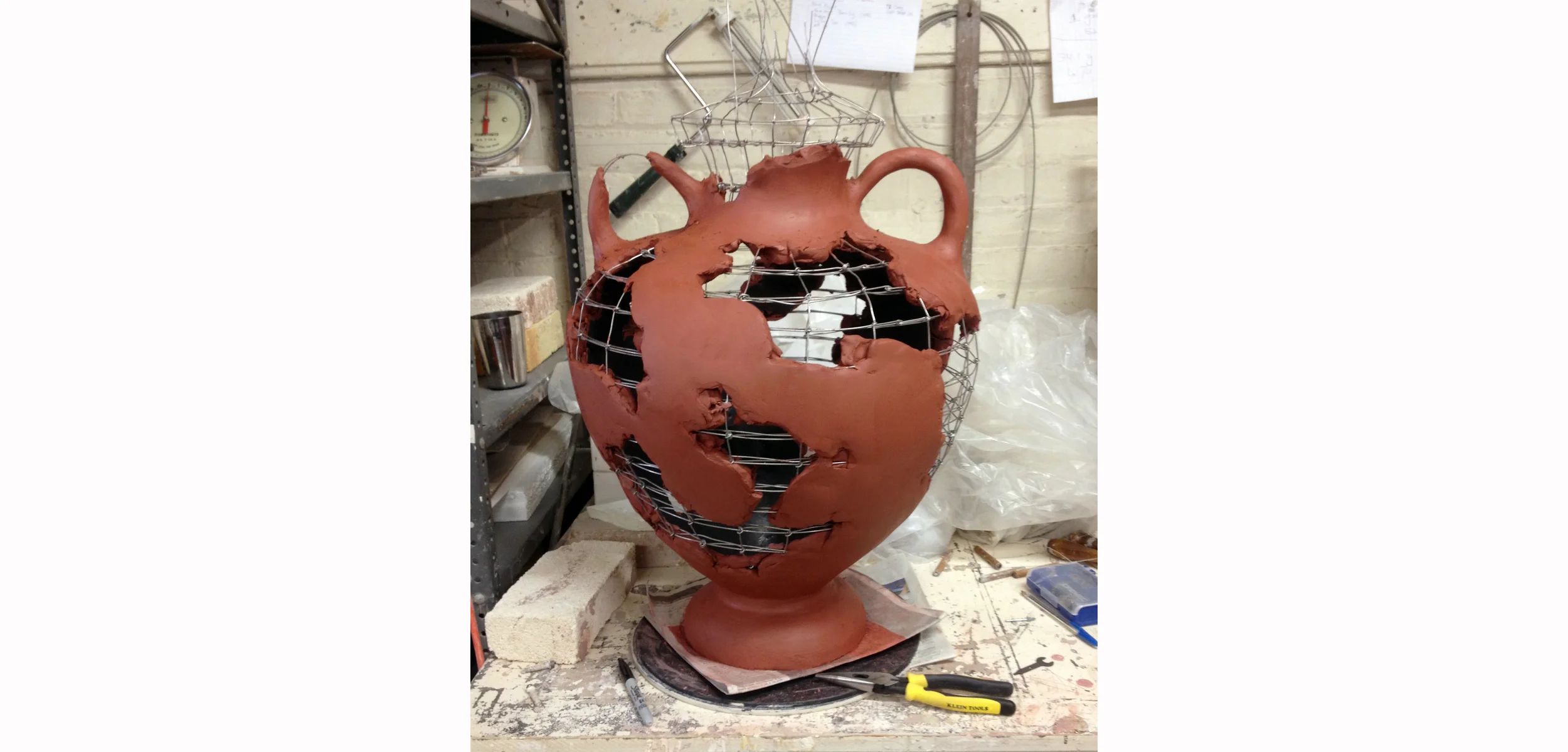 Finishing the construction of an Amphora