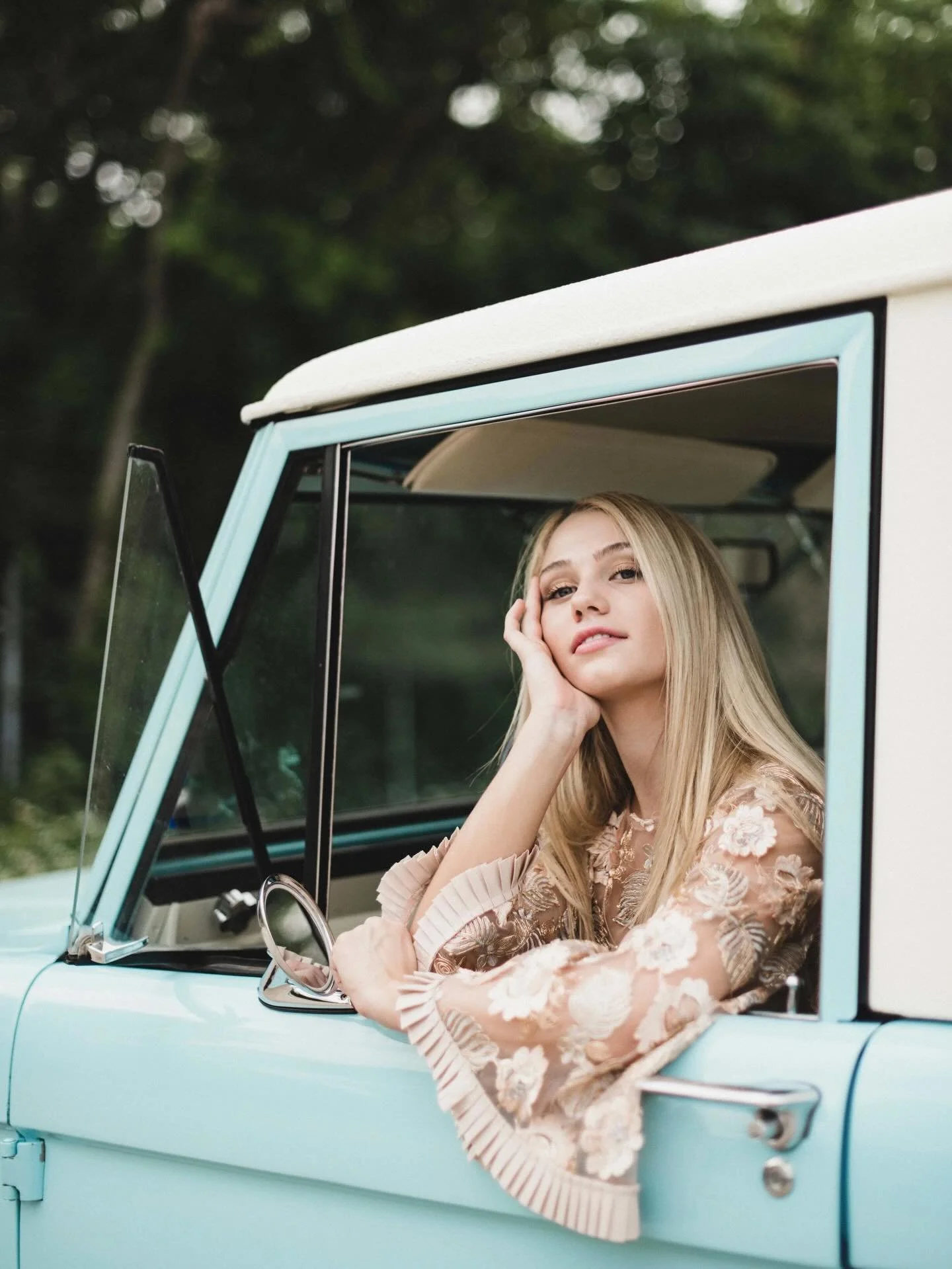 Senior portraits but make it fashion and most importantly, YOU. 

Whether your kid&rsquo;s graduating high school, you achieved your law degree or you just need a portrait session to embrace a new chapter of life, let&rsquo;s get you in the books!