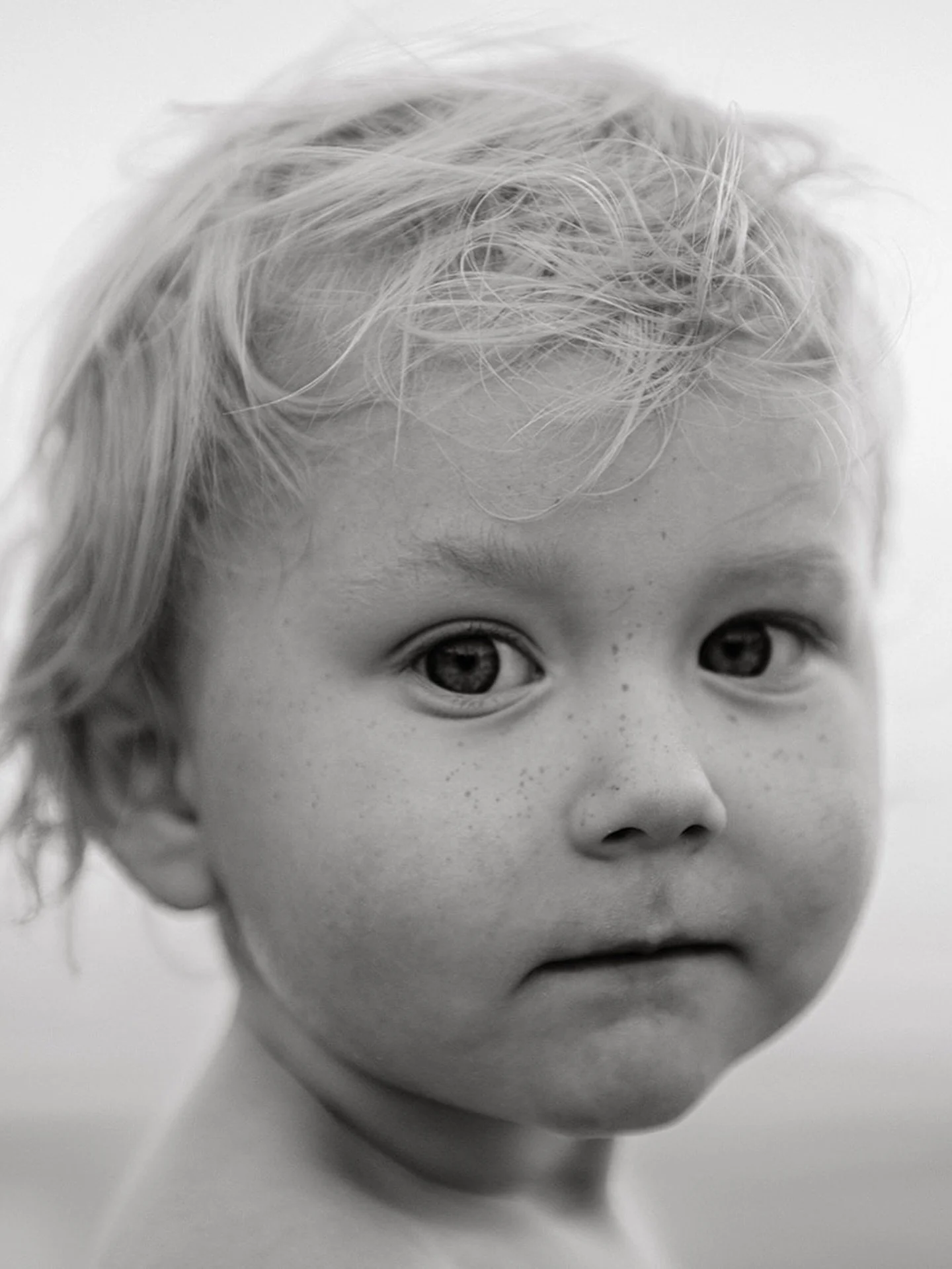 Documentary honesty. Cinematic composition. Family photos that feel like paintings.