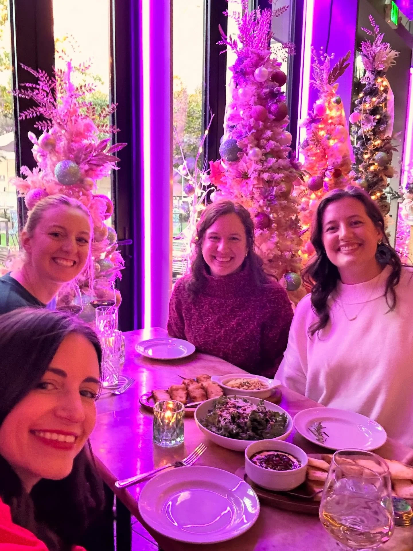 A little late, but the cheer is still real 🎅🏼🎄 Grateful for this crew&hellip;holiday spirit all year long! 

#dallasnutritionalcounseling #eatingdisorderdietitian