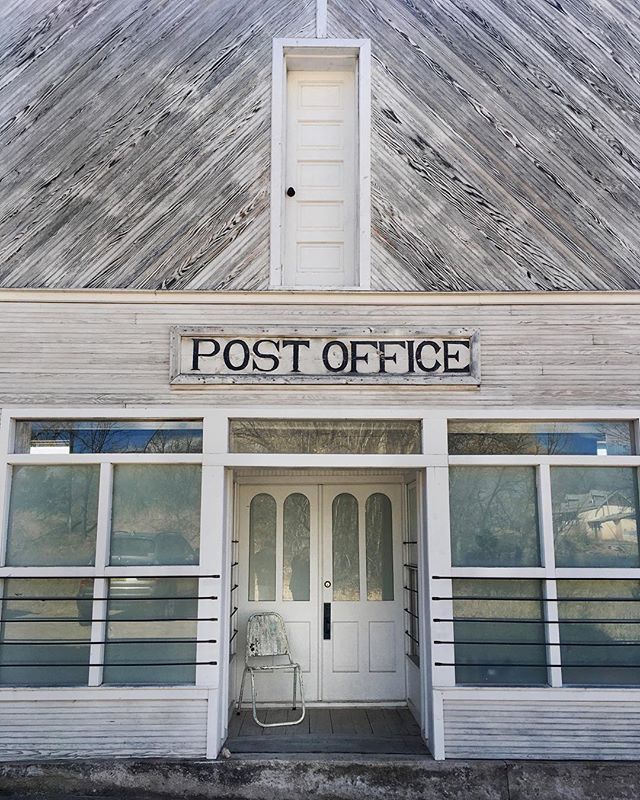 The US Post Office needs to run a competition for the cutest post office. If they did, this one would win! Fell in love with Chimayo, NM today. #chimayo #chimayonm #newmexico #nm #northernnewmexico #quevivaespanola