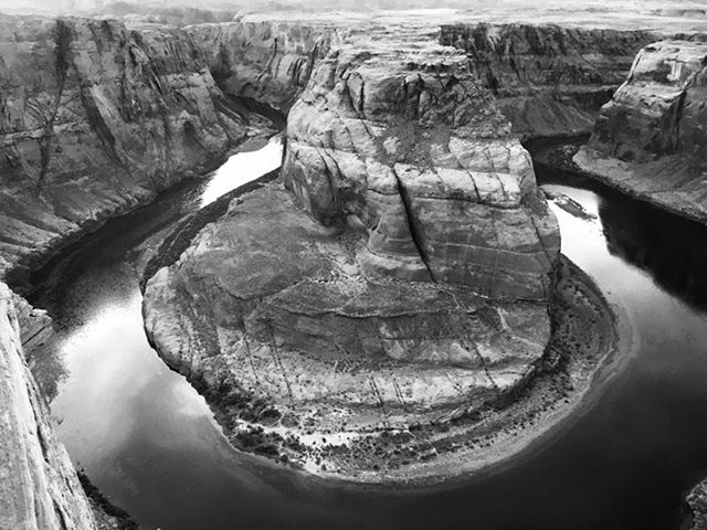 An overly photographed location, but still beautiful. #horseshoebend #coloradoriver #blackandwhitephoto #crosscountrytrip