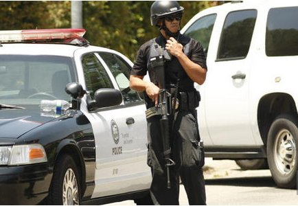 Officer in North Hollywood standoff, courtesy of LA Times
